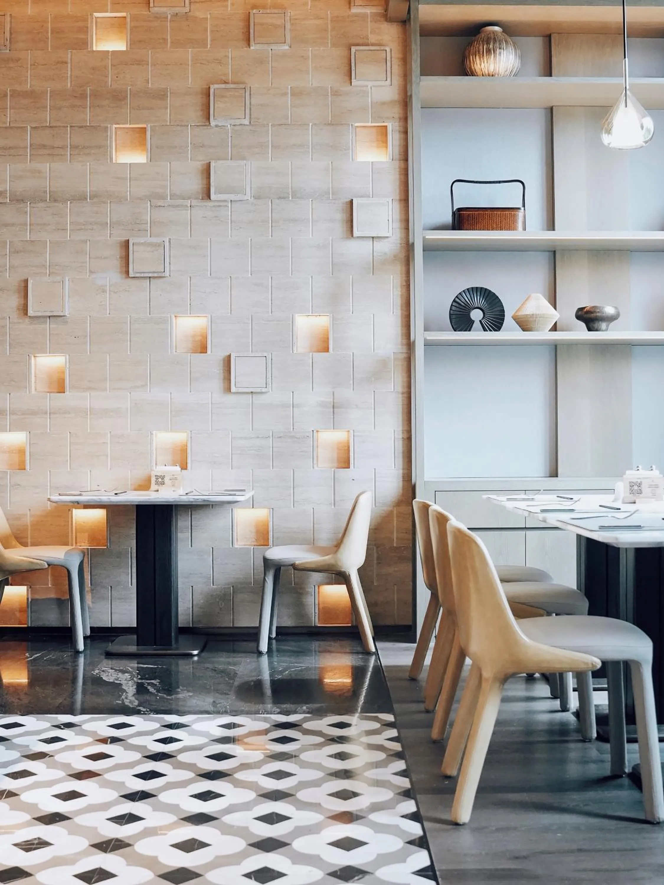 Seating area in Crowne Plaza Xi'an Weiyang by IHG