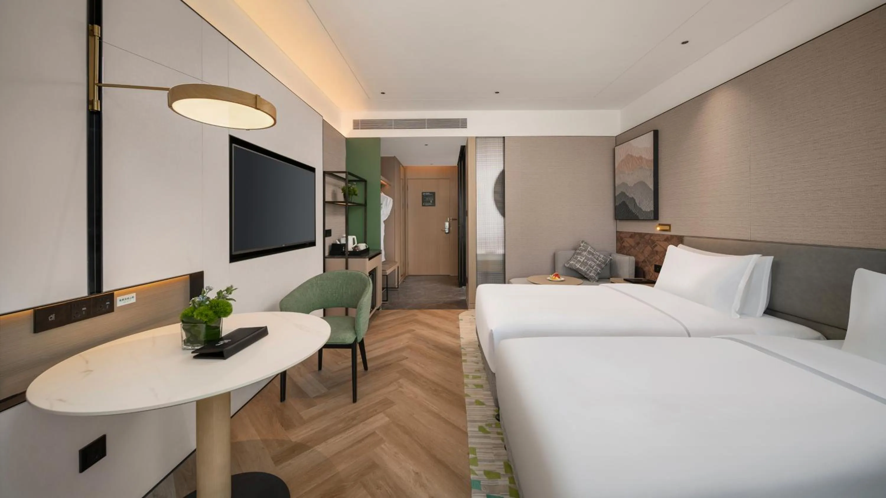 Photo of the whole room, Bed in Holiday Inn Shijiazhuang High-tech Zone by IHG