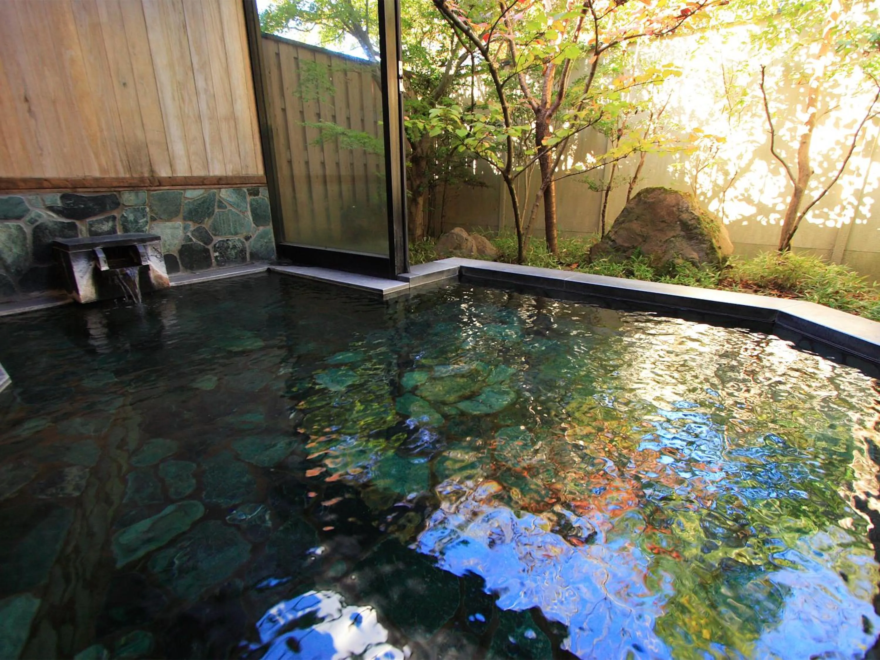 Hot Spring Bath in Yufuin Onsen Ryokan Hananomai
