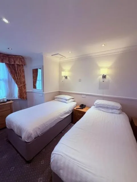 Bedroom, Bed in Hyde Park Radnor Hotel B&B