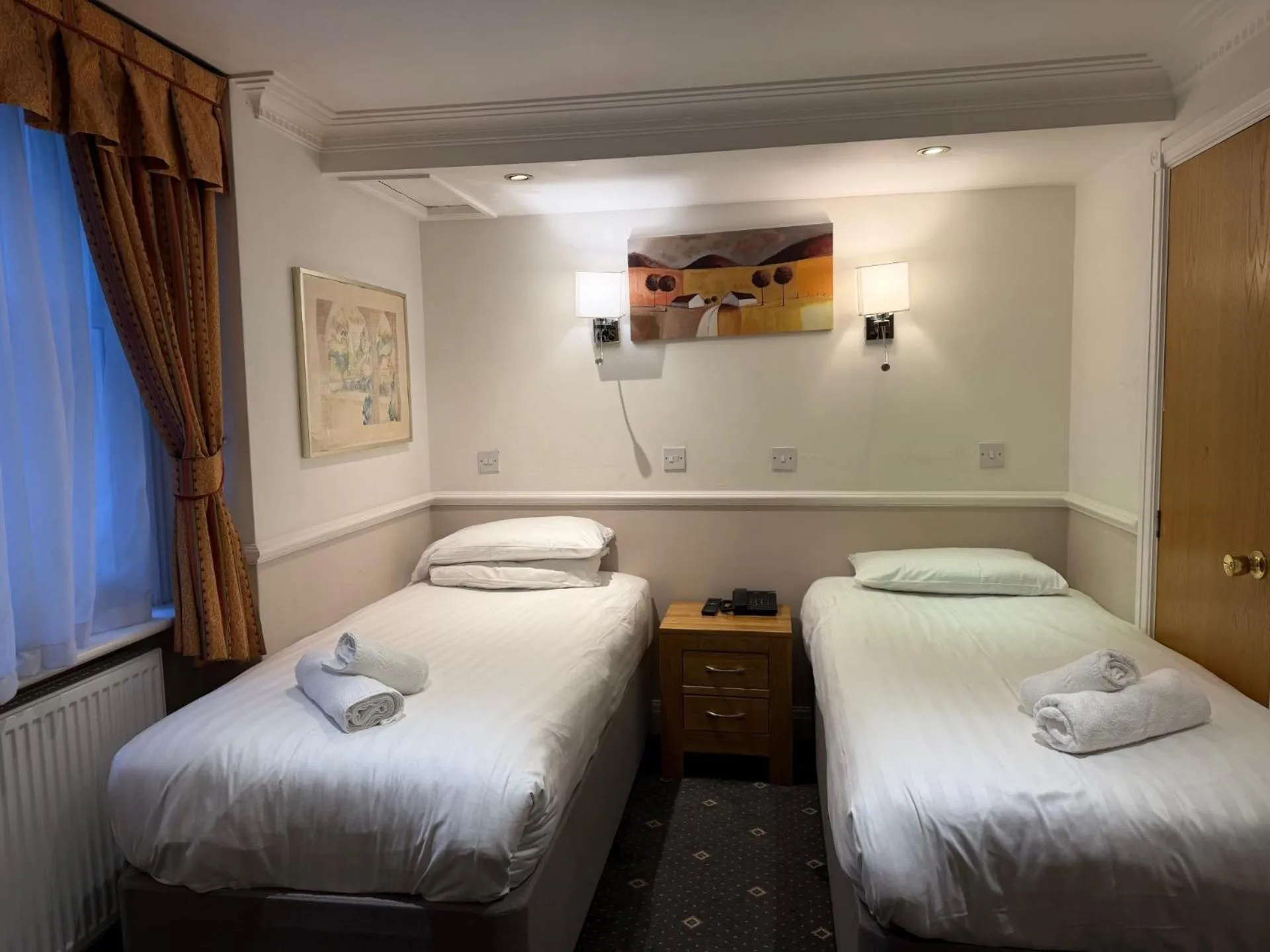 Bedroom, Bed in Hyde Park Radnor Hotel B&B