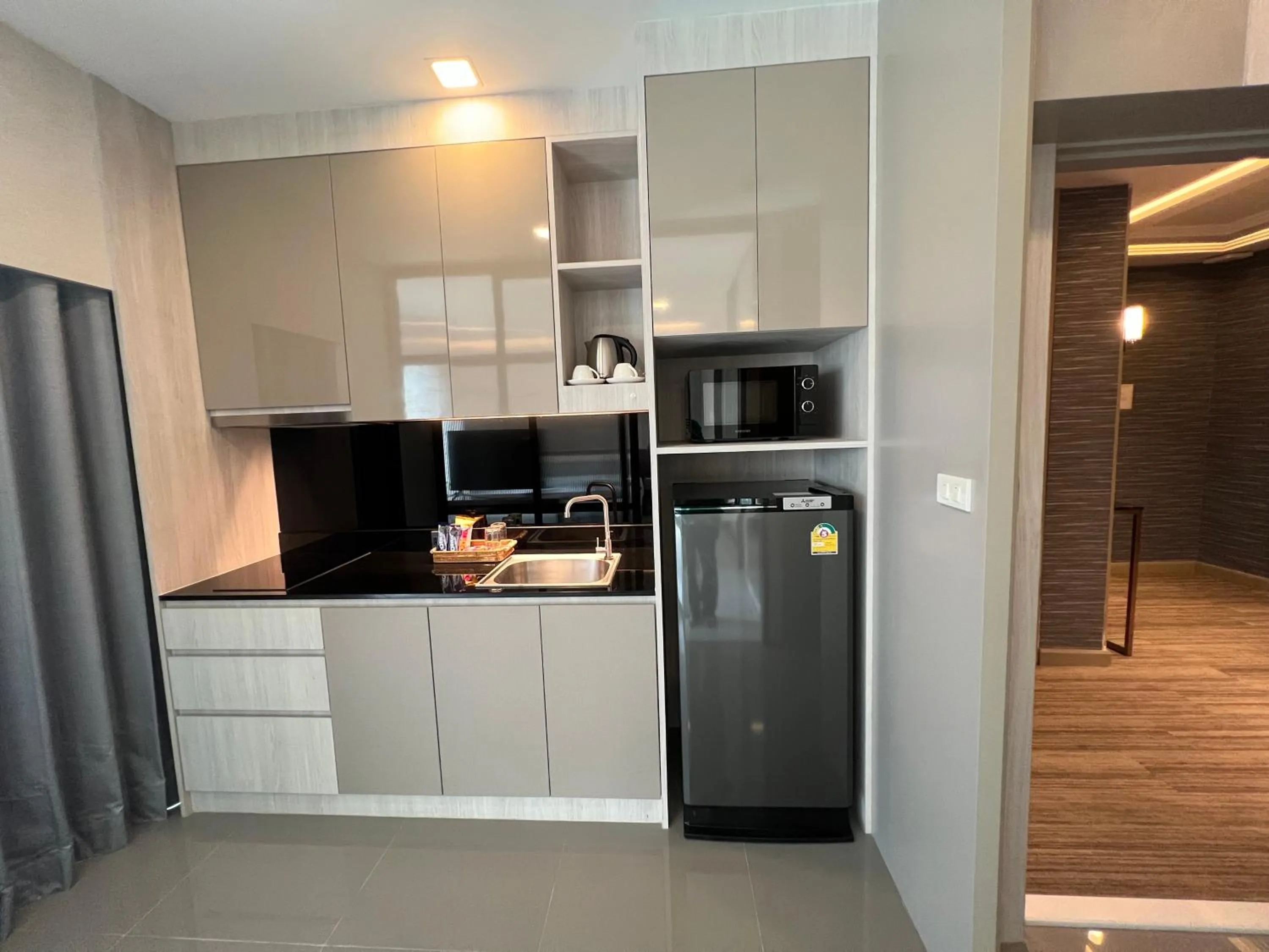 Kitchen or kitchenette in ARNI Skye Hotel