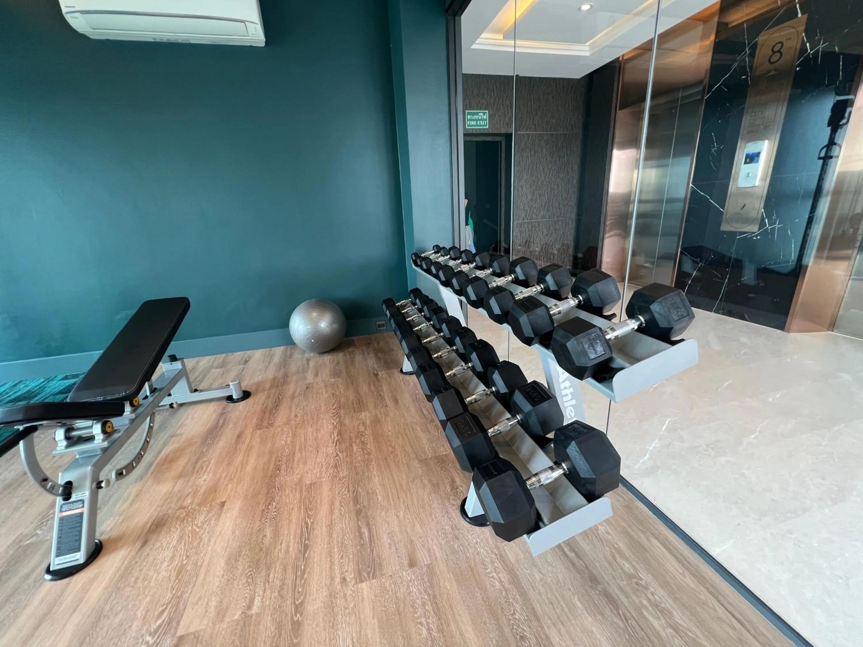 Fitness centre/facilities in ARNI Skye Hotel