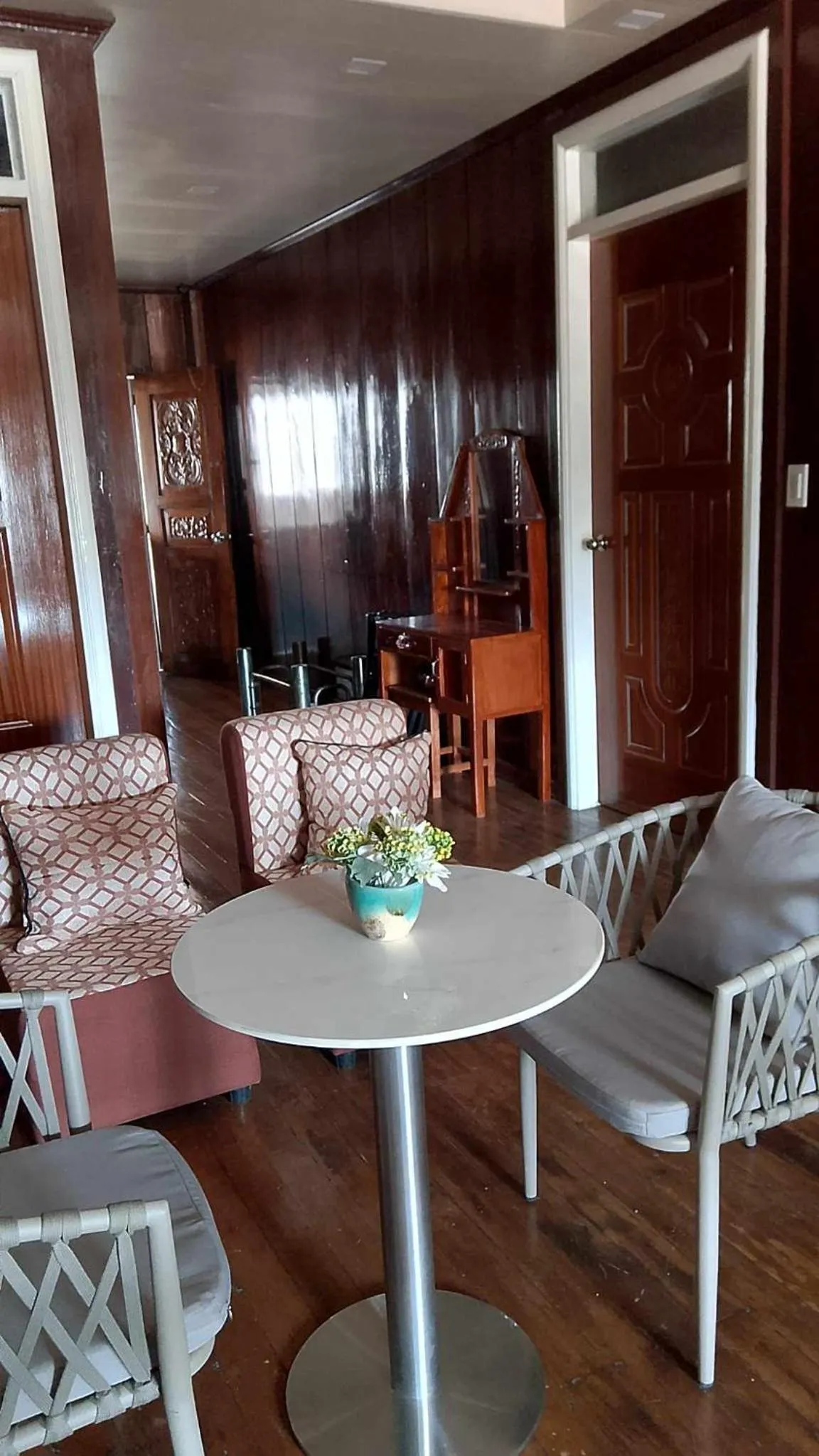 Topaz Bed & Breakfast Hotel