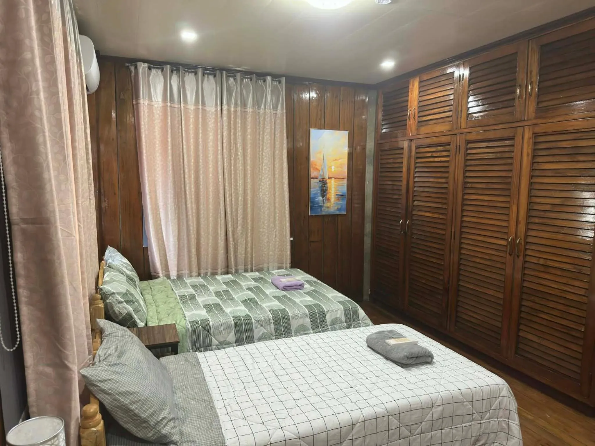 Bed in Topaz Bed & Breakfast Hotel