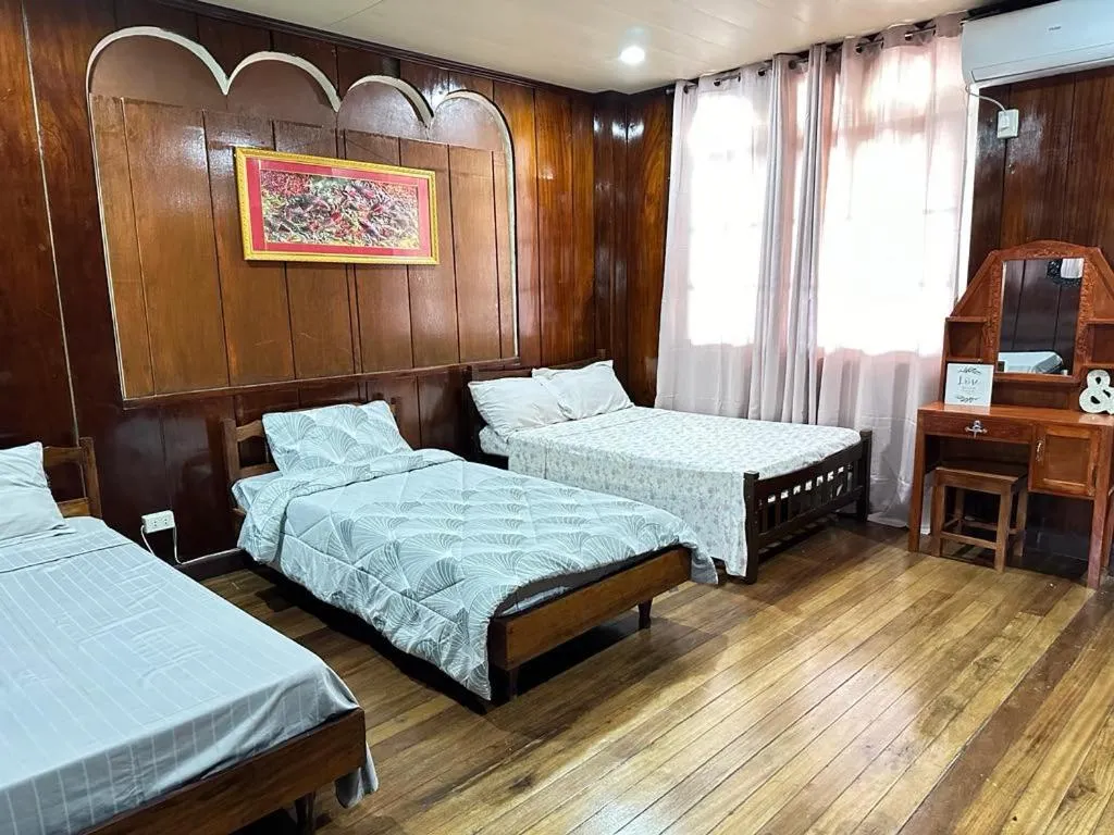 Bed in Topaz Bed & Breakfast Hotel