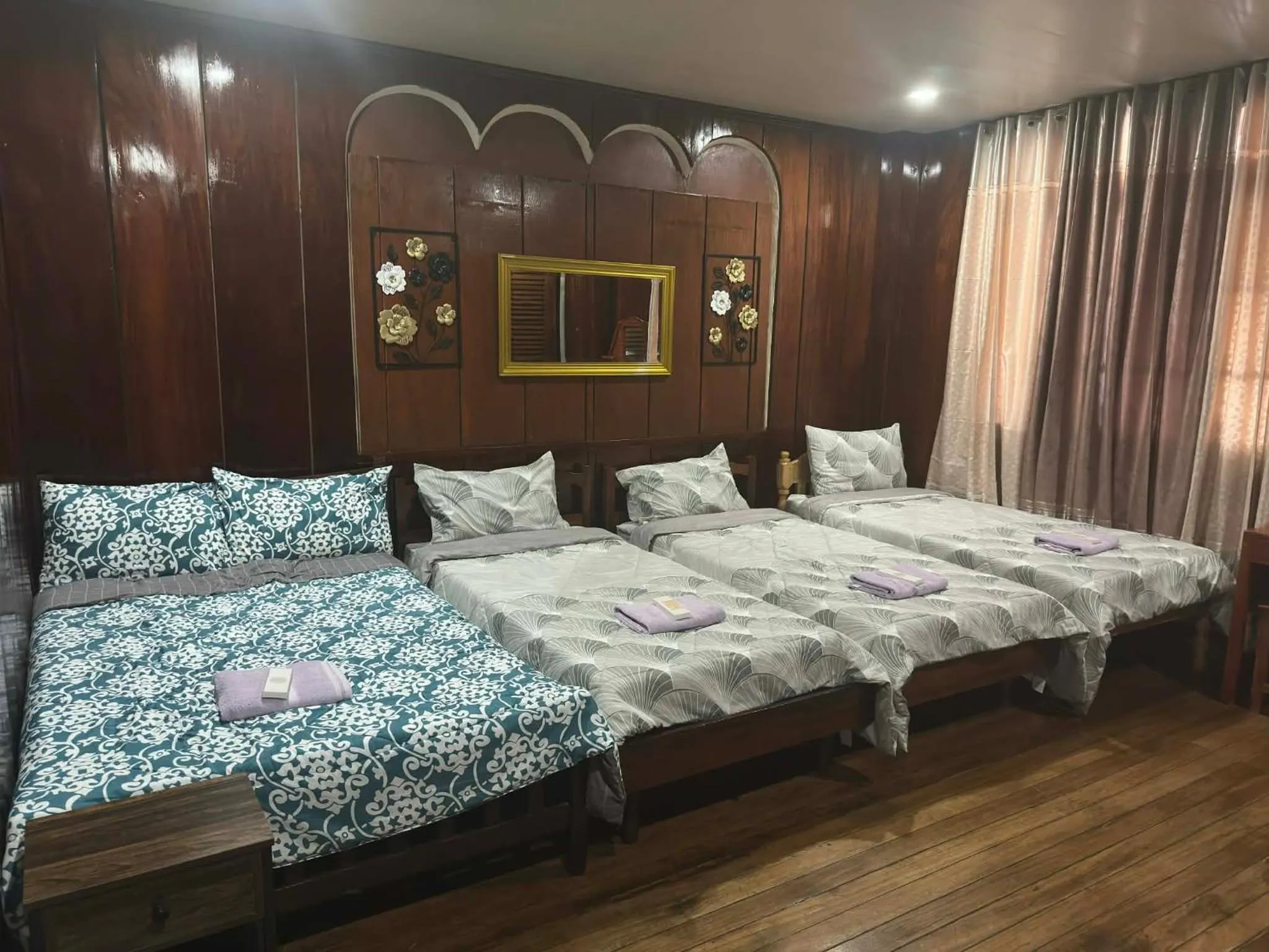 Bed in Topaz Bed & Breakfast Hotel