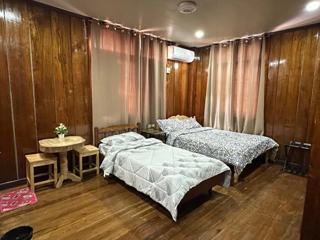 Bed in Topaz Bed & Breakfast Hotel