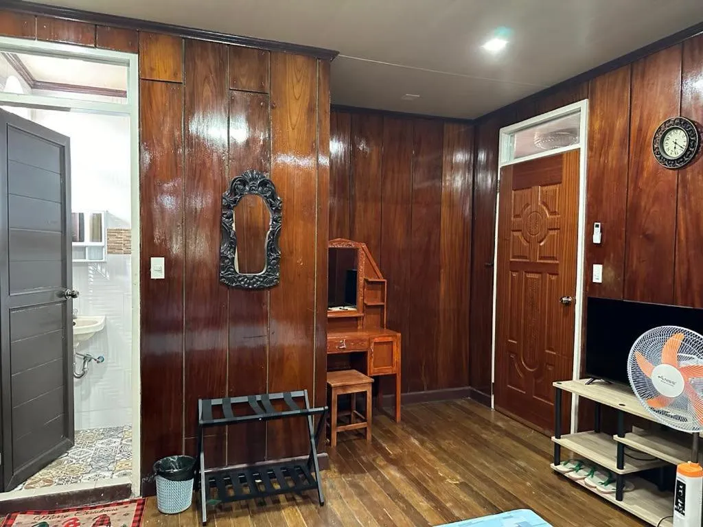 Bed in Topaz Bed & Breakfast Hotel