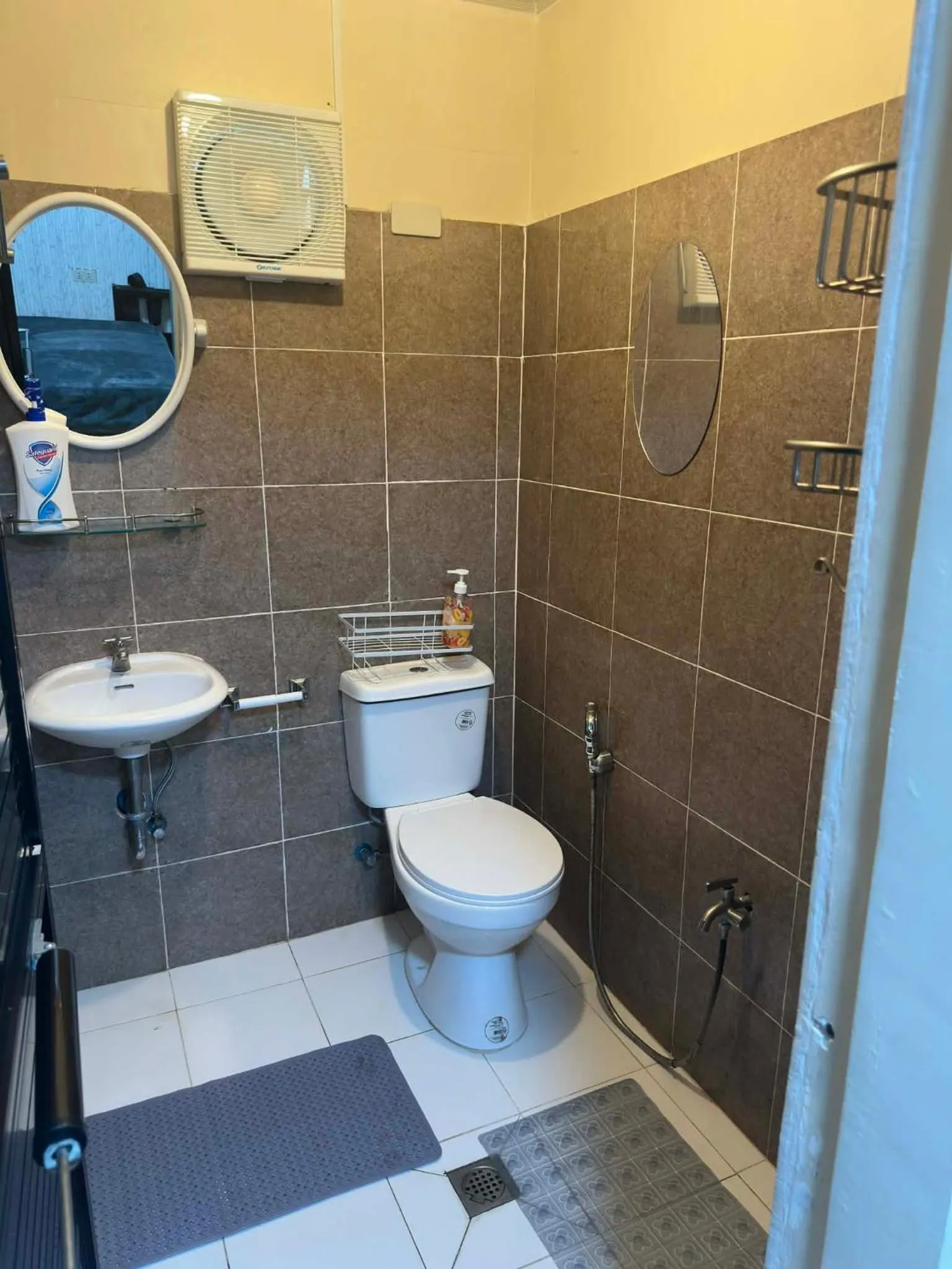 Topaz Bed & Breakfast Hotel