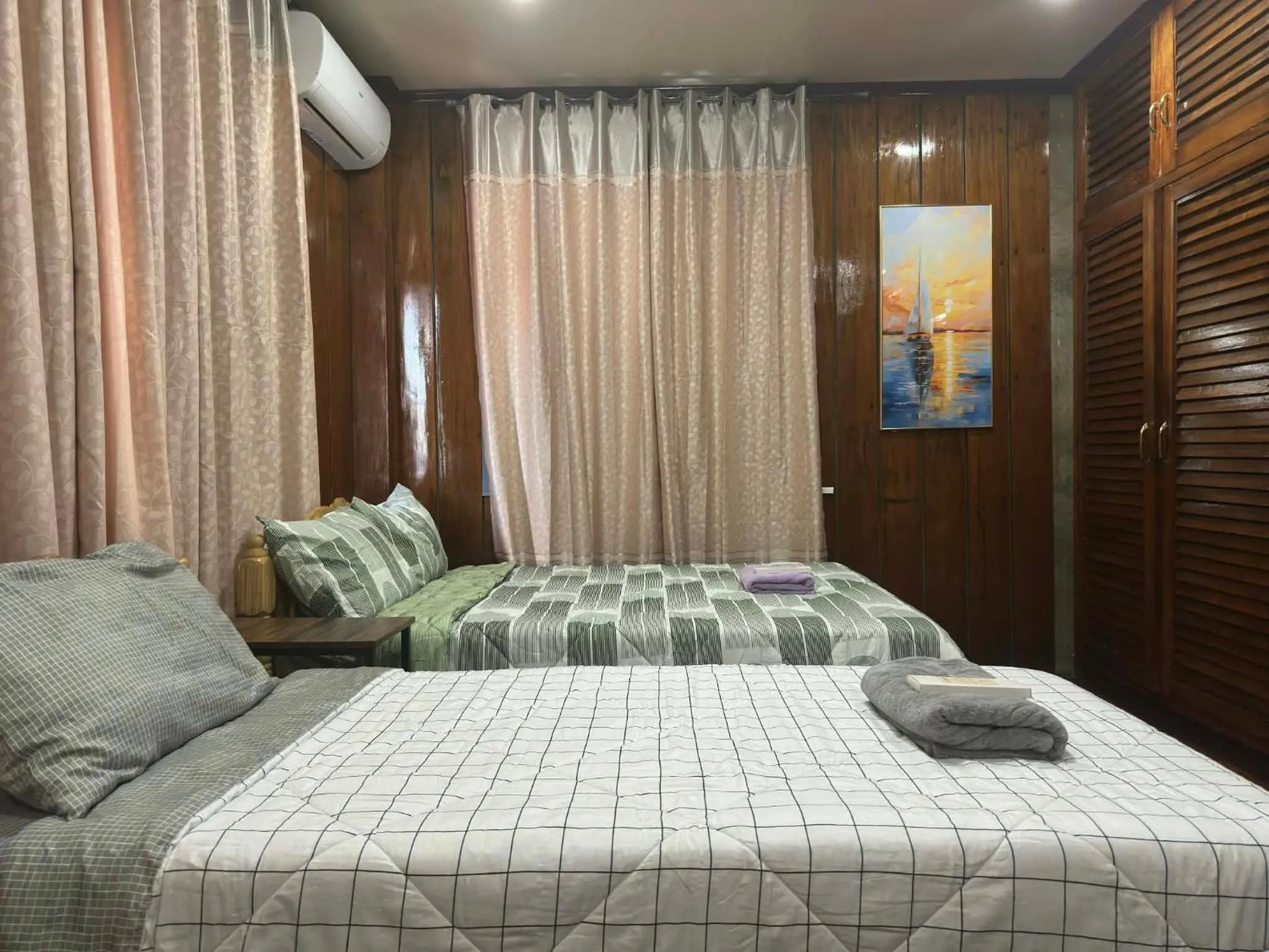 Bed in Topaz Bed & Breakfast Hotel