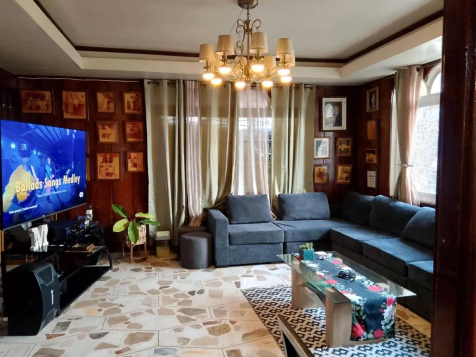 TV and multimedia in Topaz Bed & Breakfast Hotel