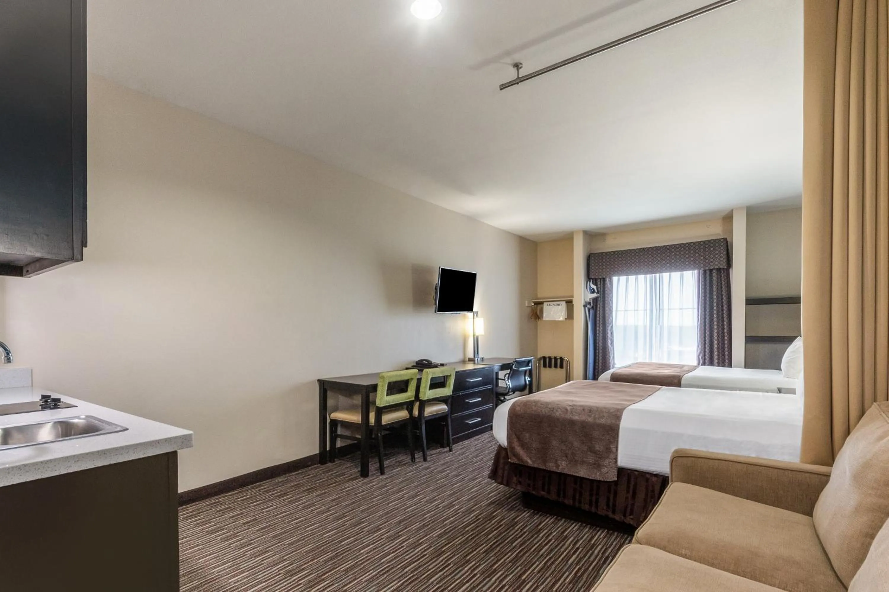 Photo of the whole room, Bed in Residency Suites