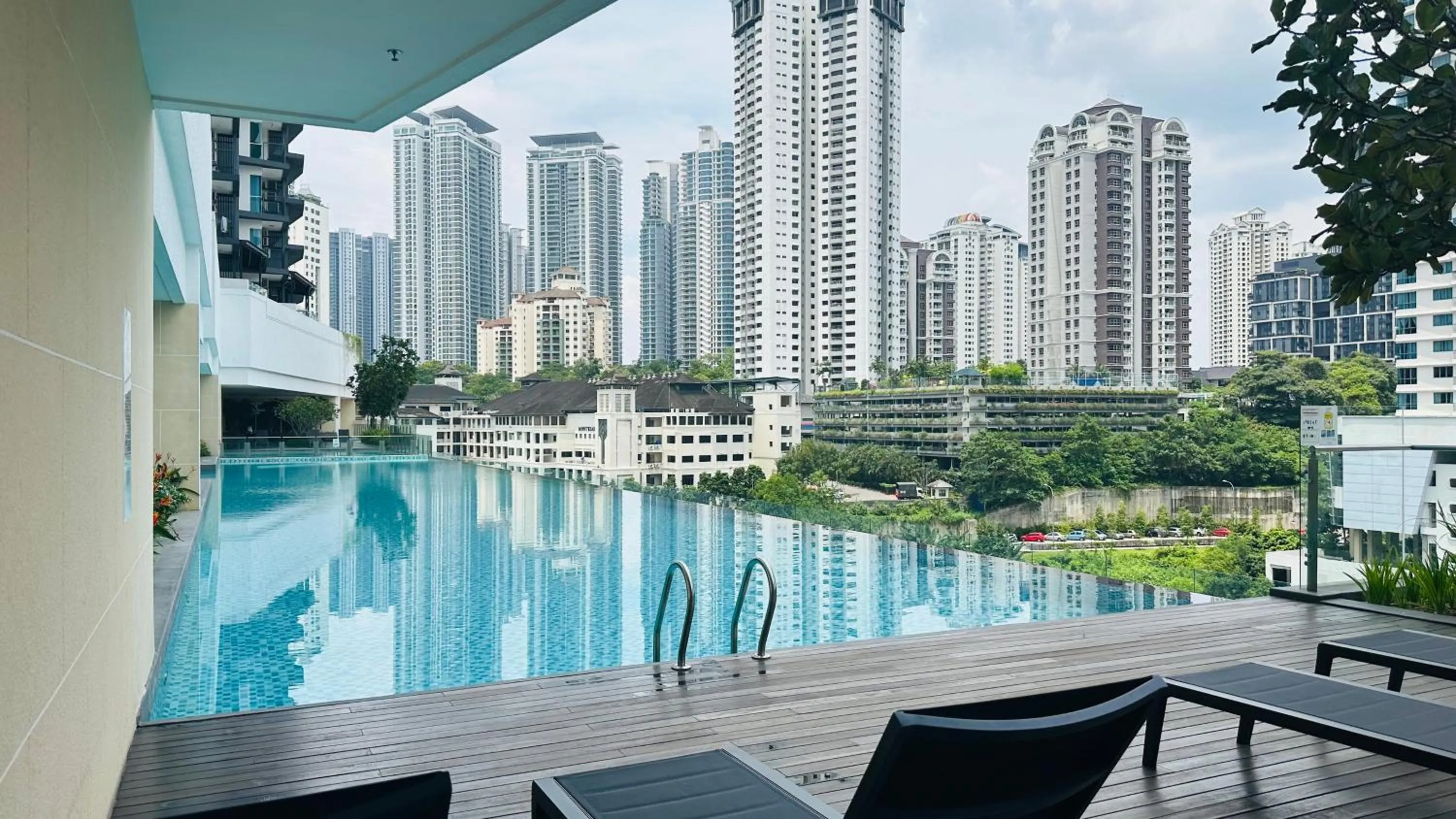 Swimming pool in Inspirasi Mont Kiara Residency