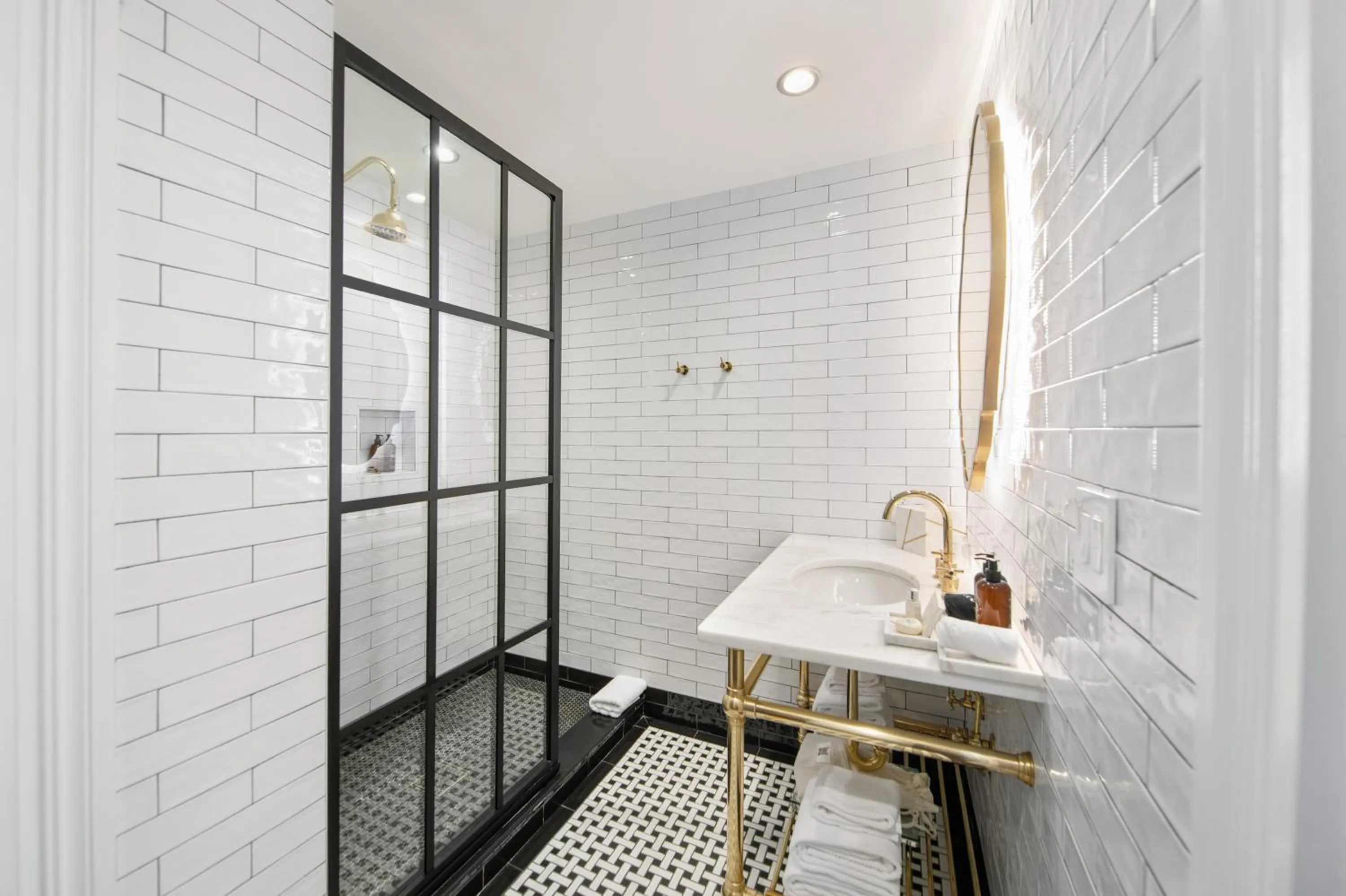 Shower in Fairmount Hotel