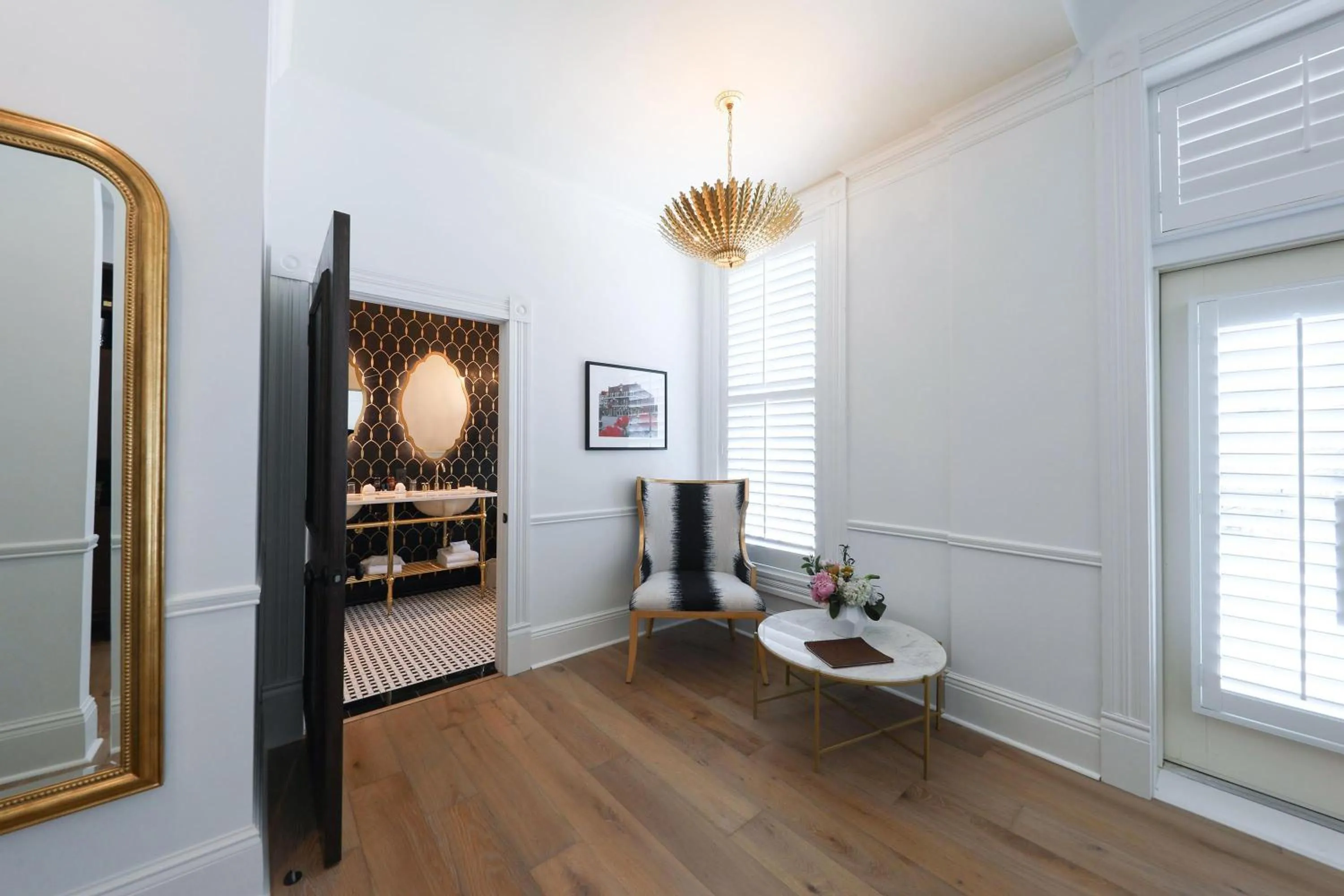 Photo of the whole room in Fairmount Hotel