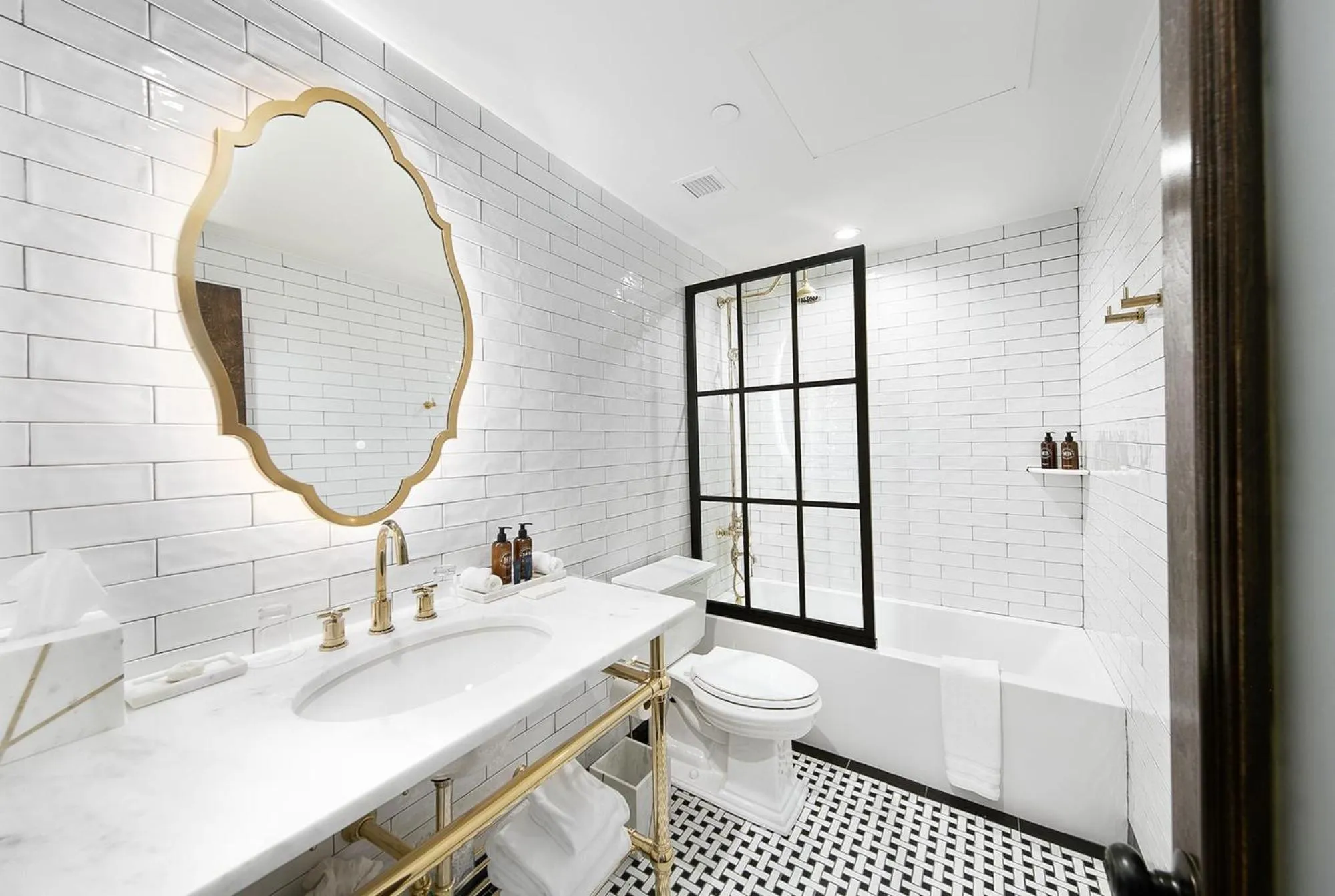 Bathroom in Fairmount Hotel