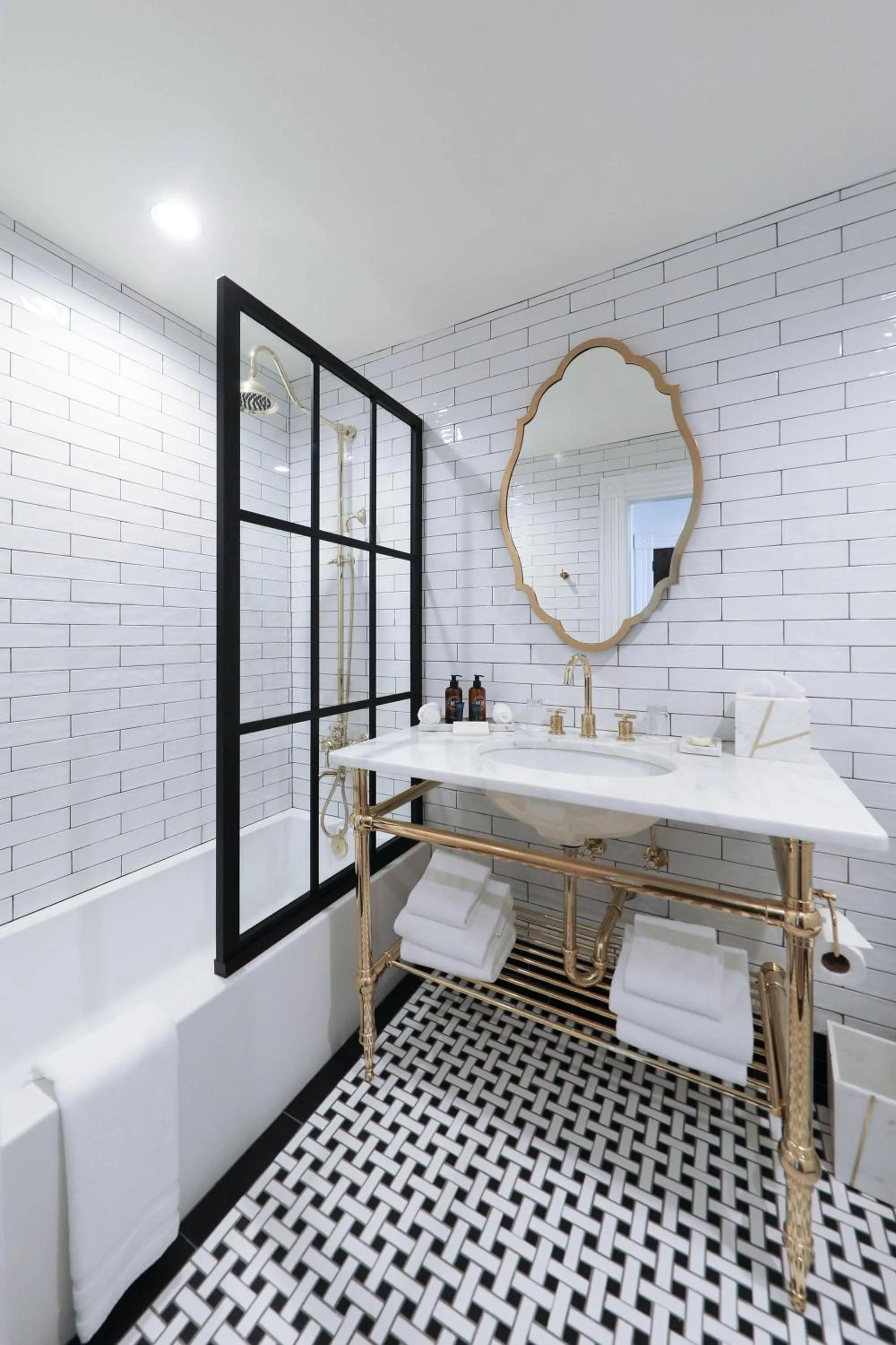 Bathroom in Fairmount Hotel