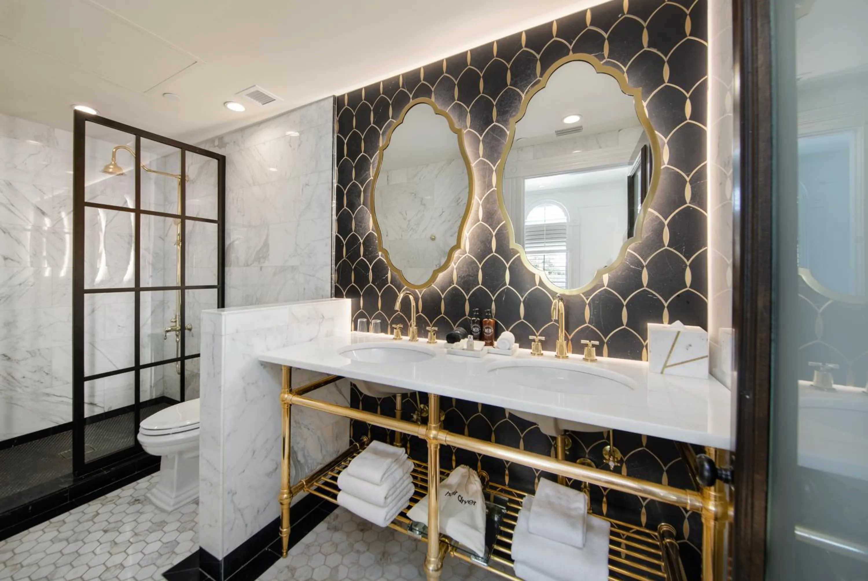 Shower in Fairmount Hotel