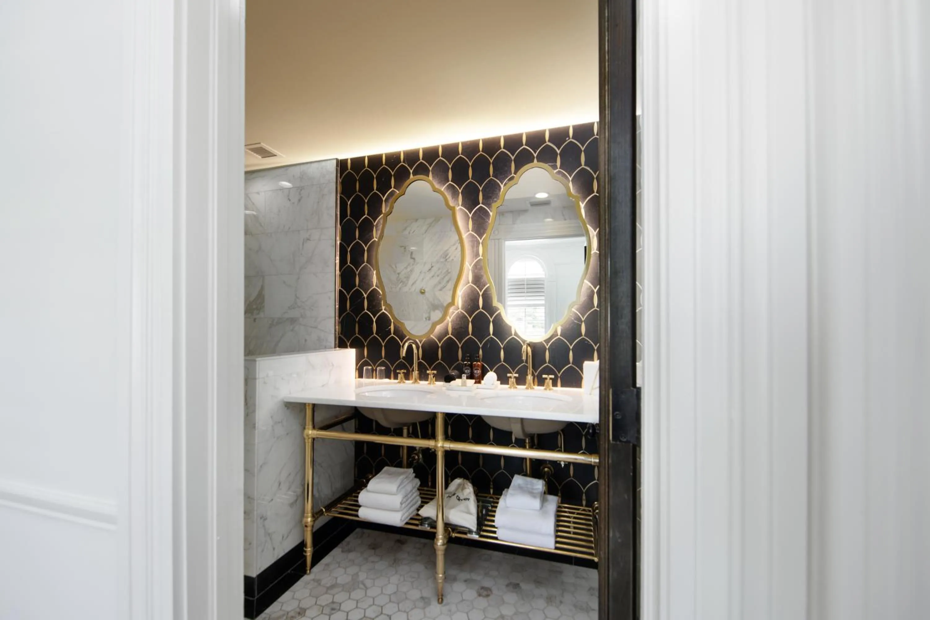 Bathroom in Fairmount Hotel