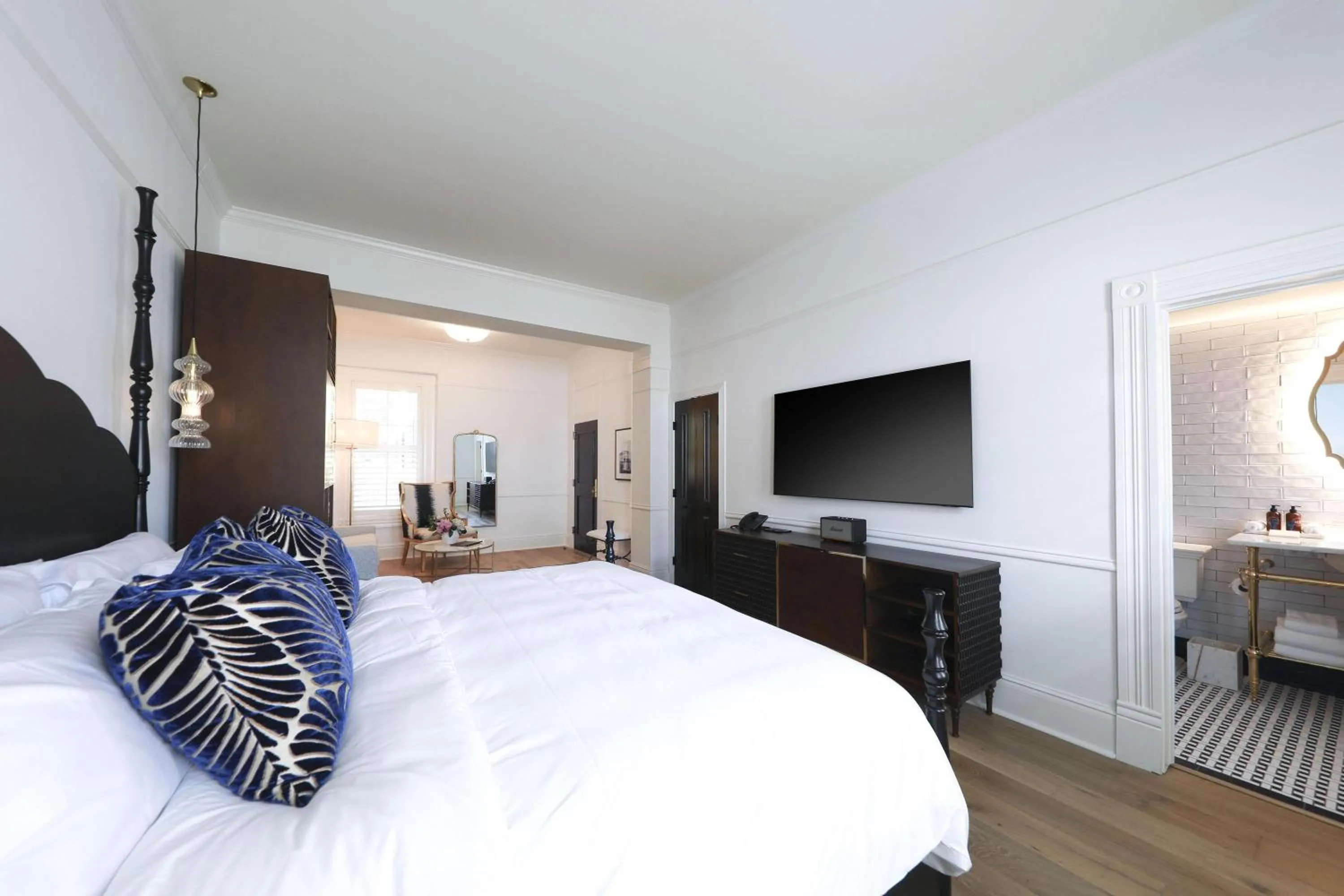 Bedroom, Bed in Fairmount Hotel