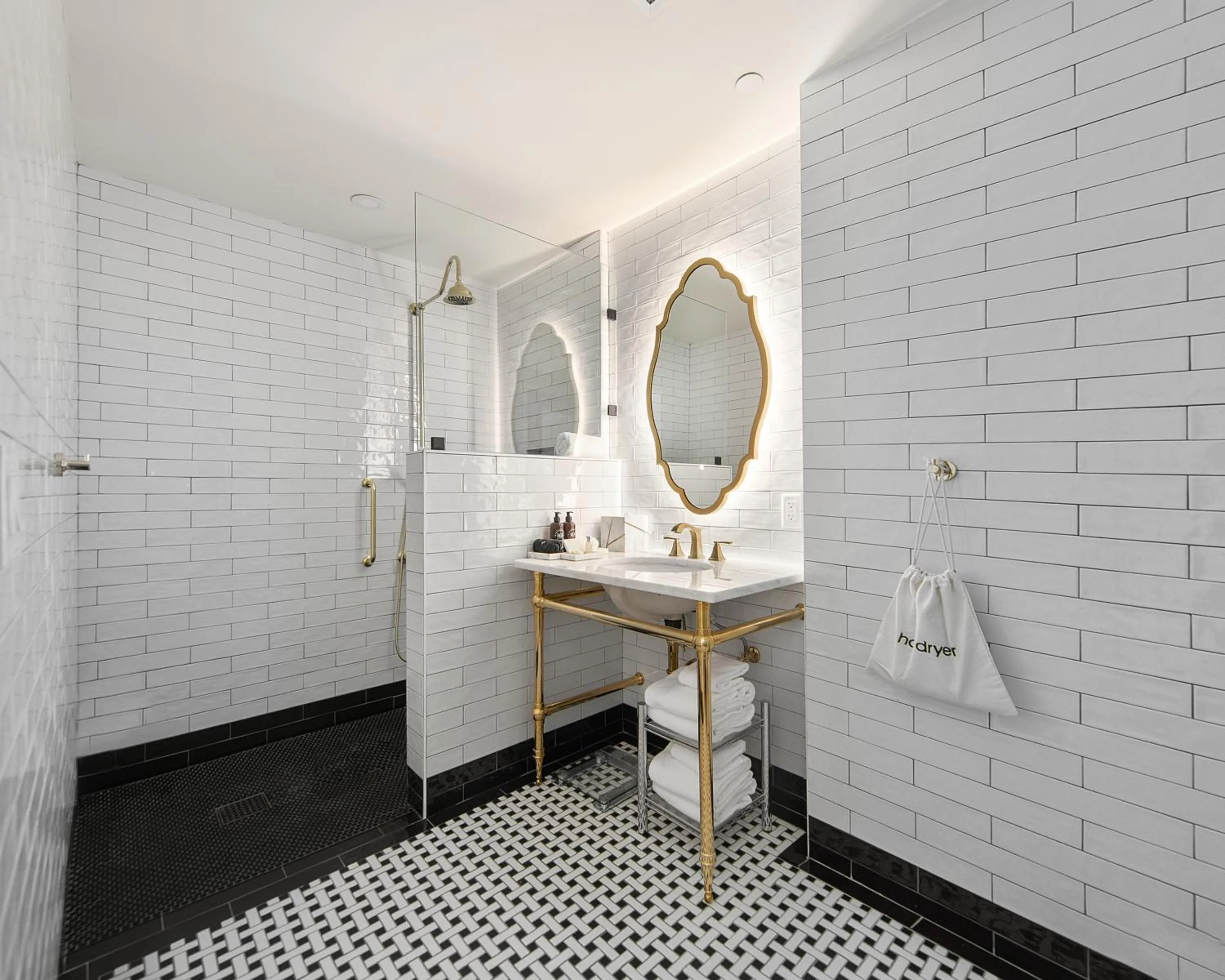 Shower in Fairmount Hotel