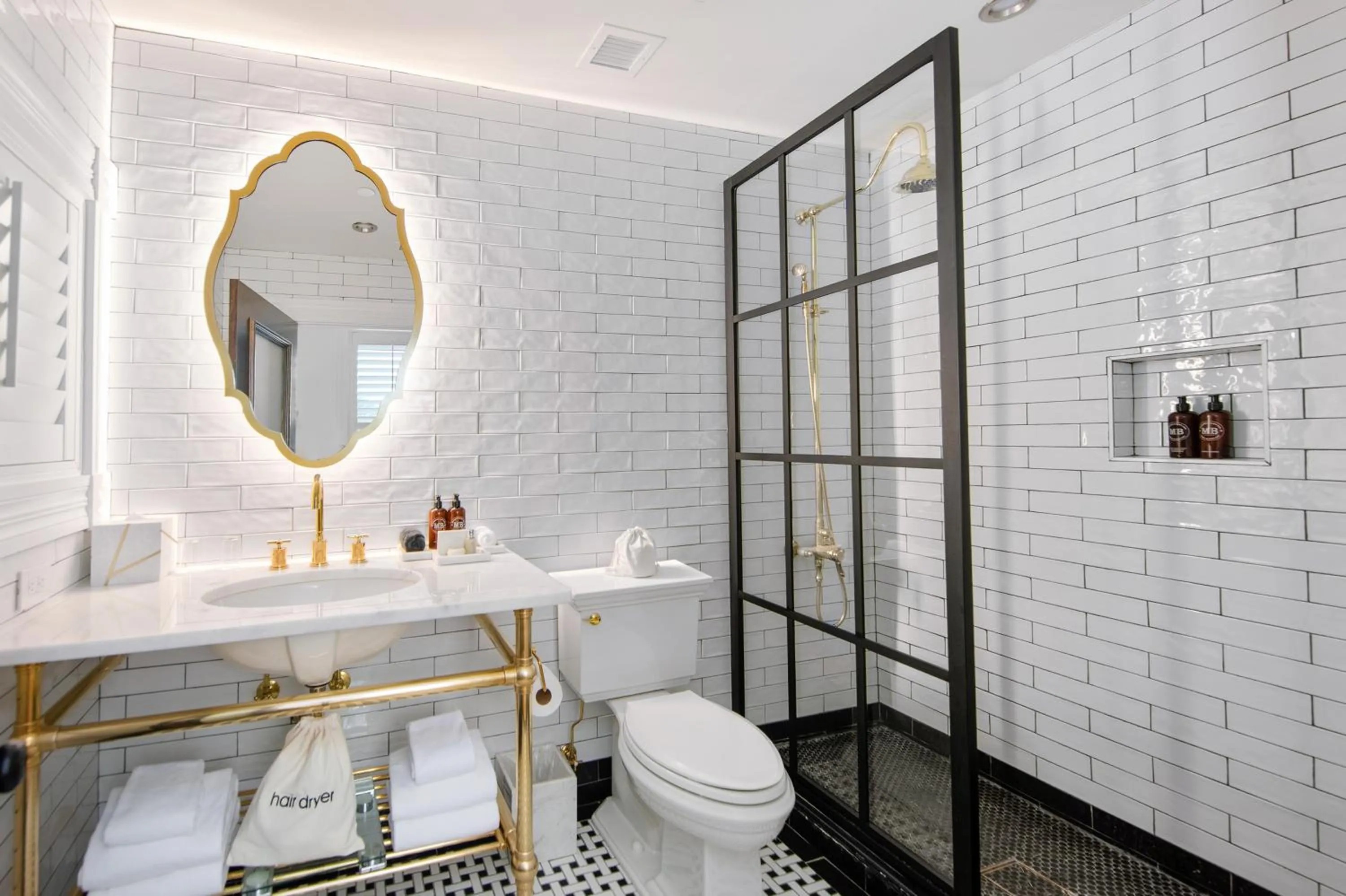 Shower in Fairmount Hotel