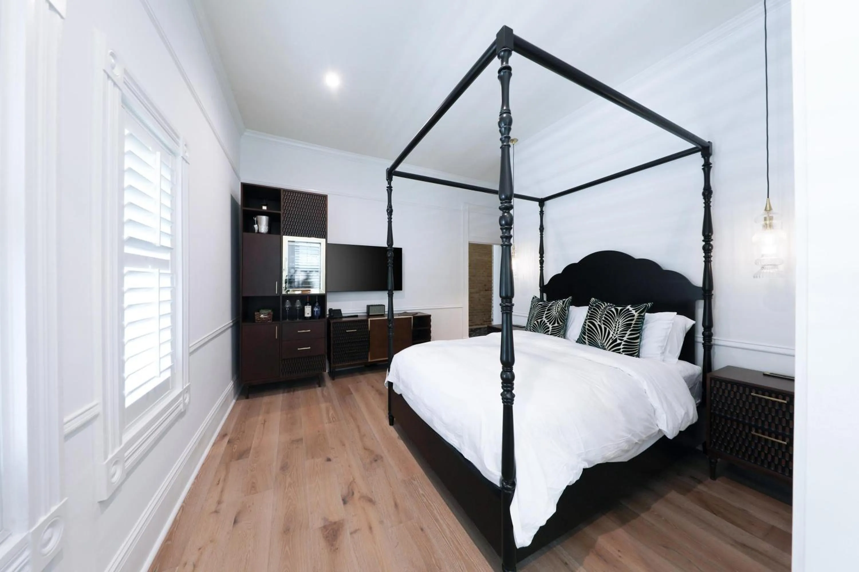 Bedroom, Bed in Fairmount Hotel