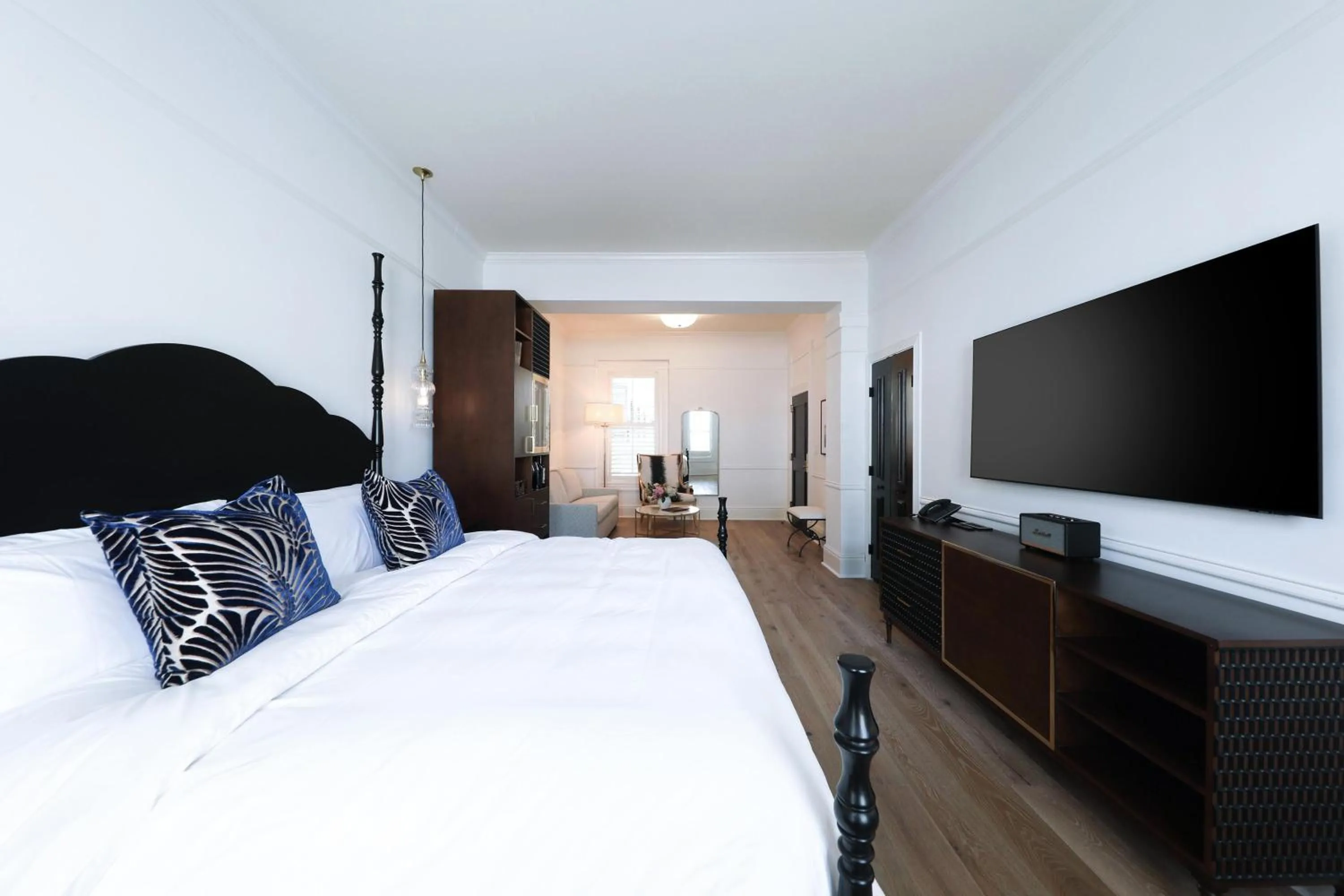 Bedroom, Bed in Fairmount Hotel