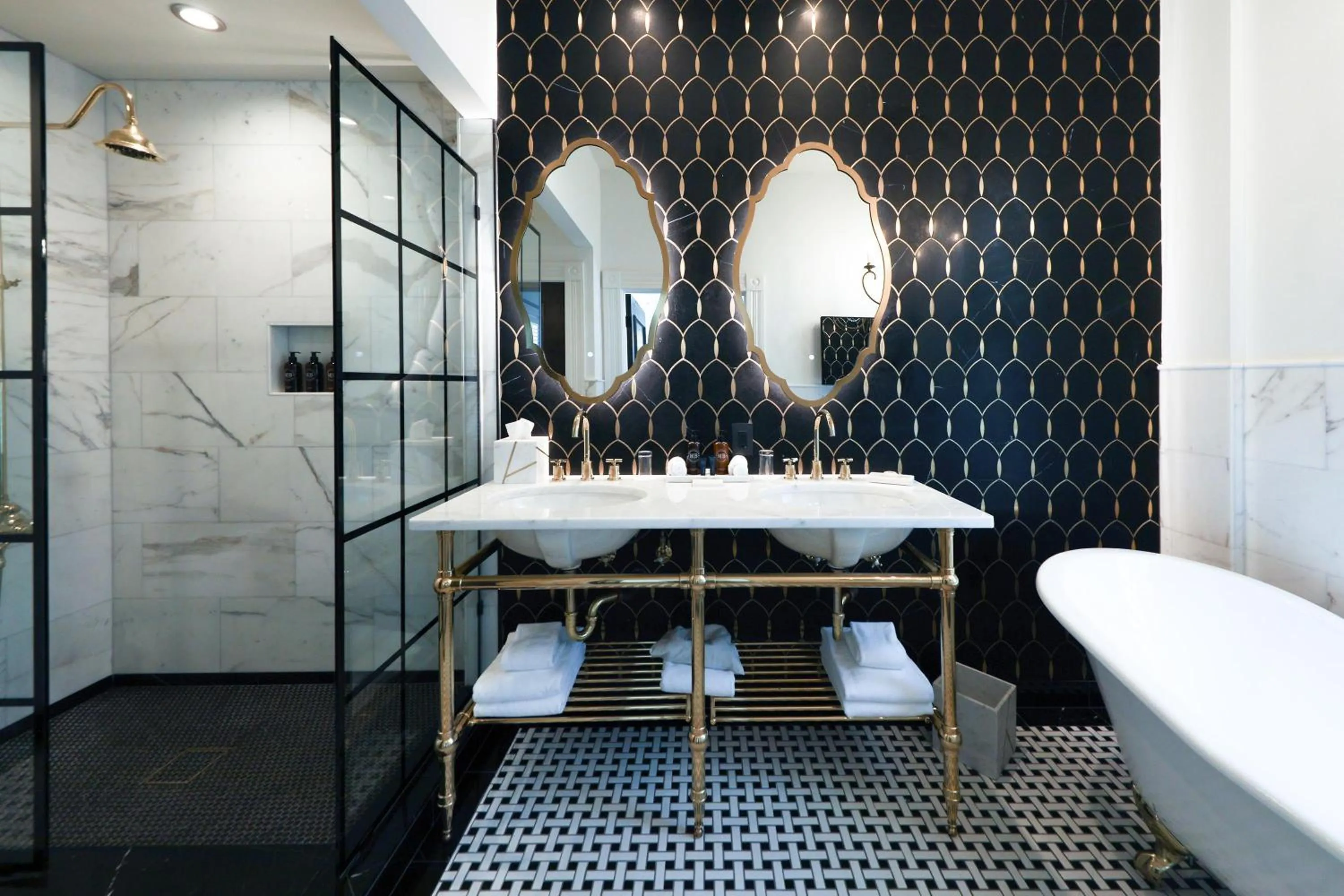 Bathroom in Fairmount Hotel