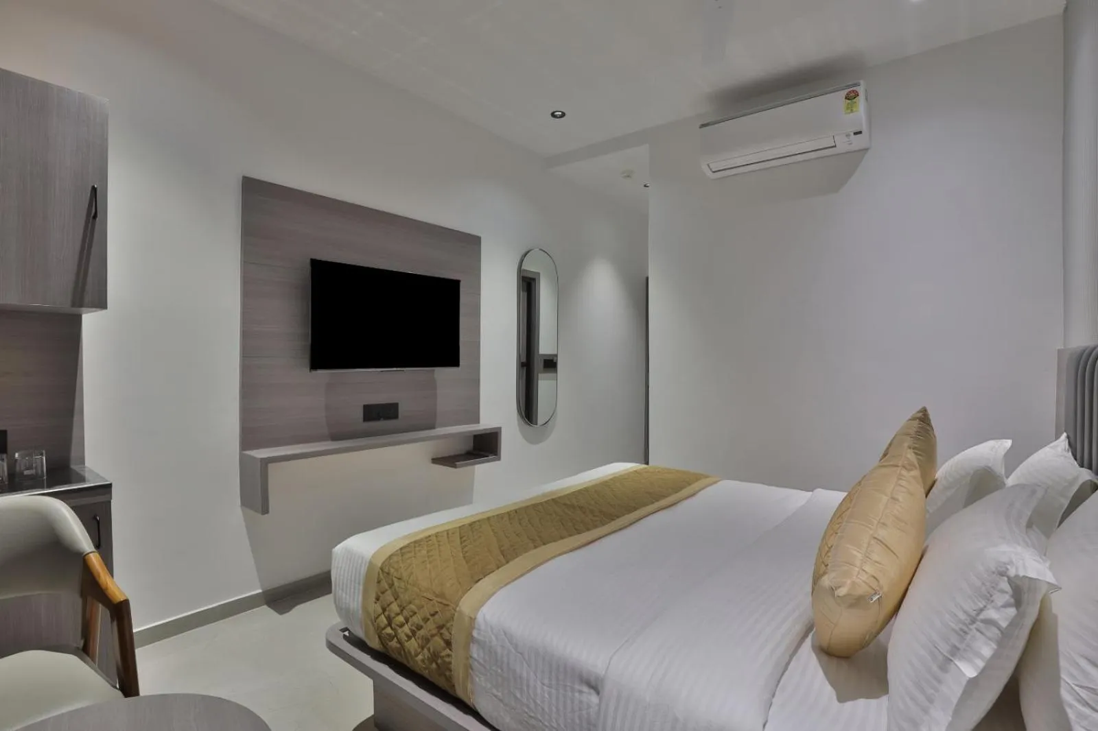 Bedroom in Hotel Legacy