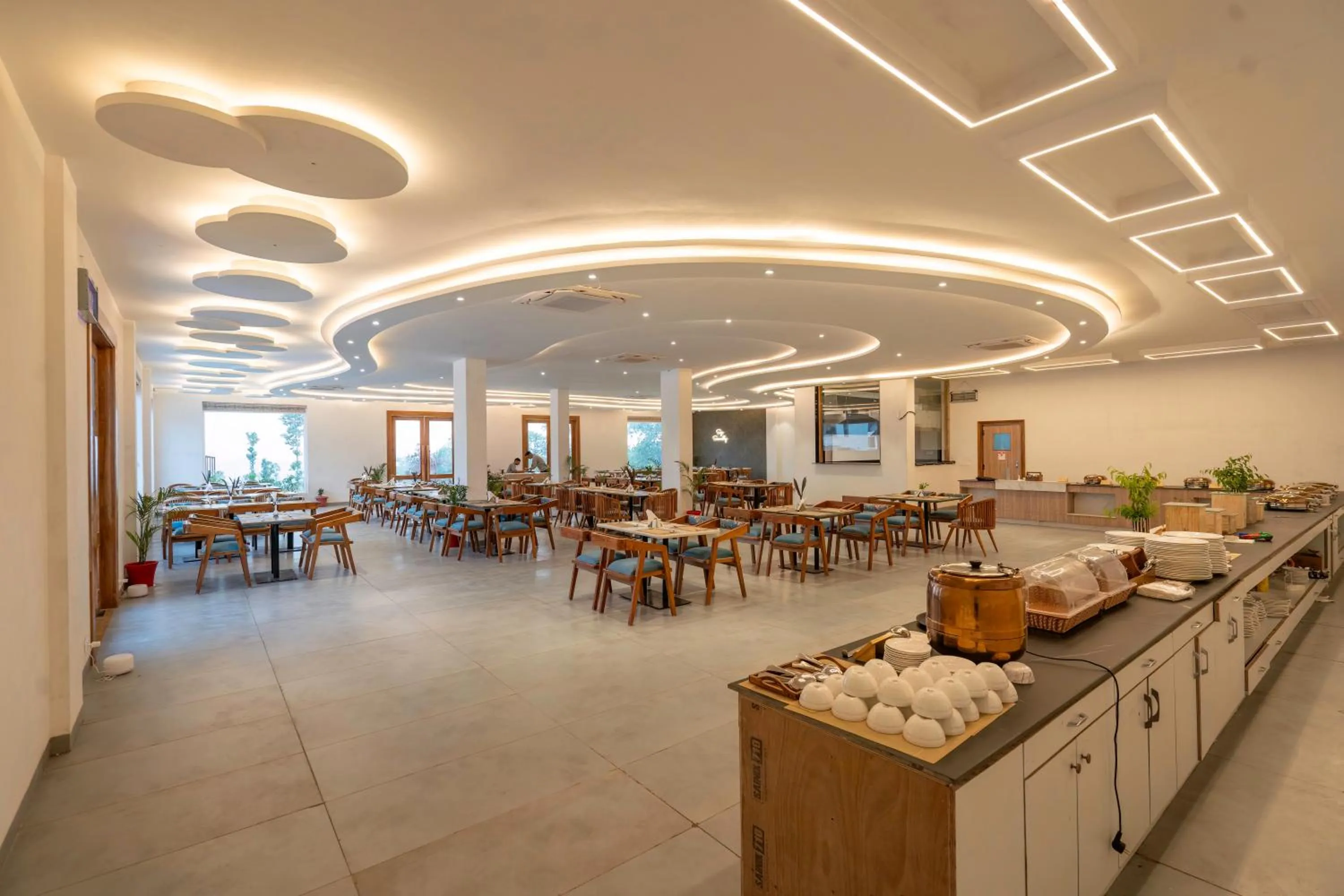 Restaurant/places to eat in Evara Spa & Resort