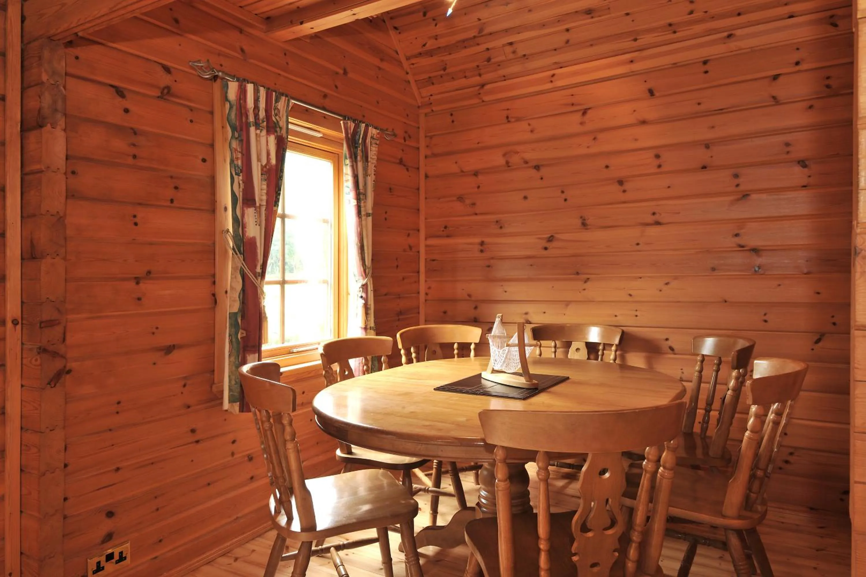 Dining area in Ardlui Lochside Lodges