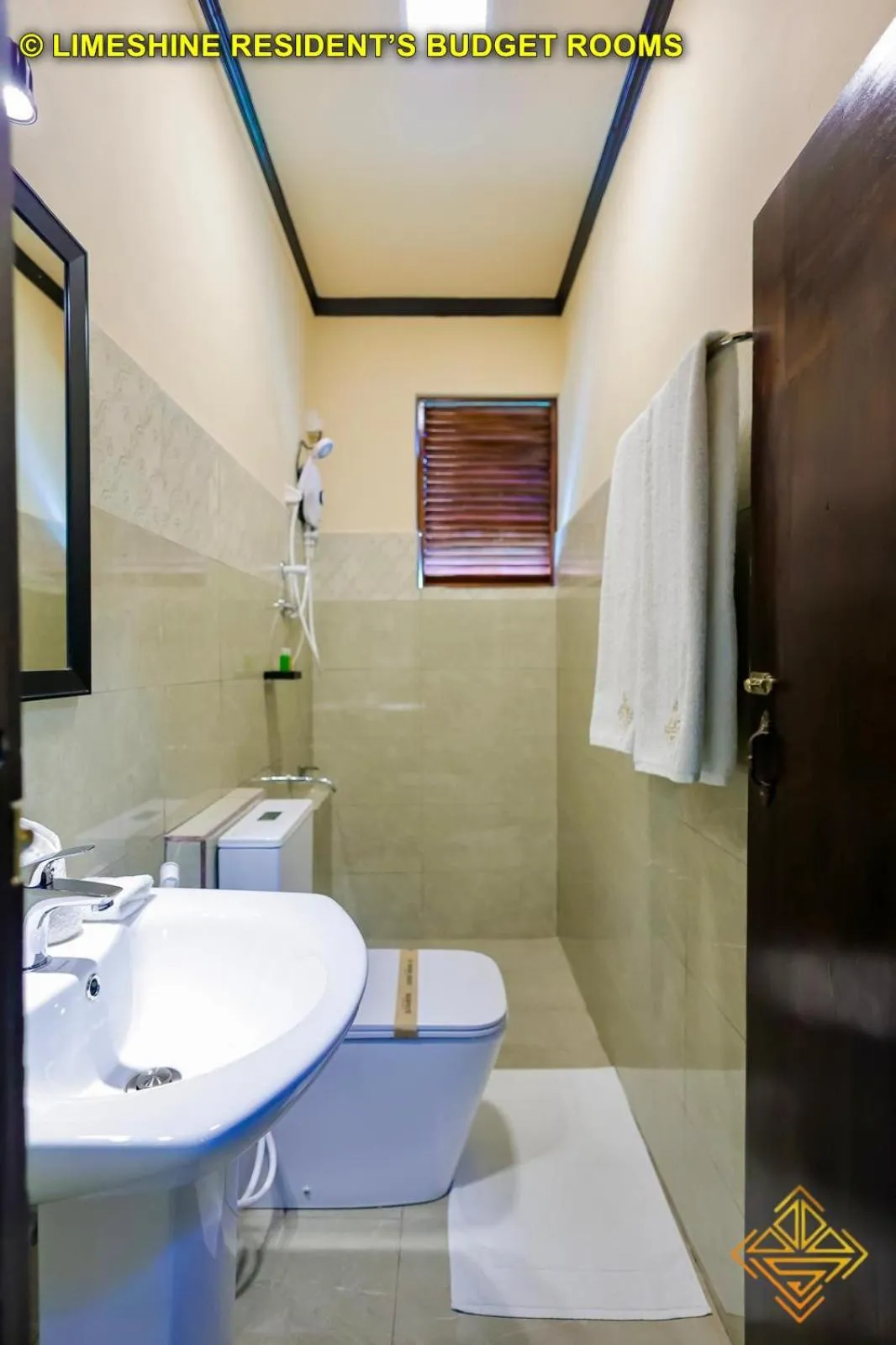 Shower in Limeshine - Airport Transit Hotels & Residences