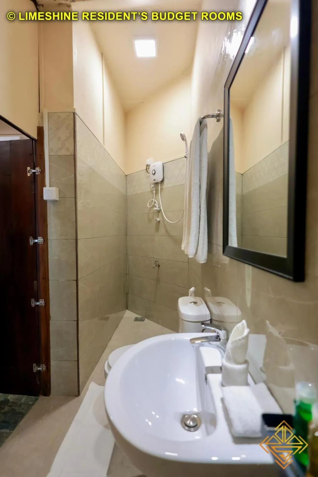 Shower in Limeshine - Airport Transit Hotels & Residences