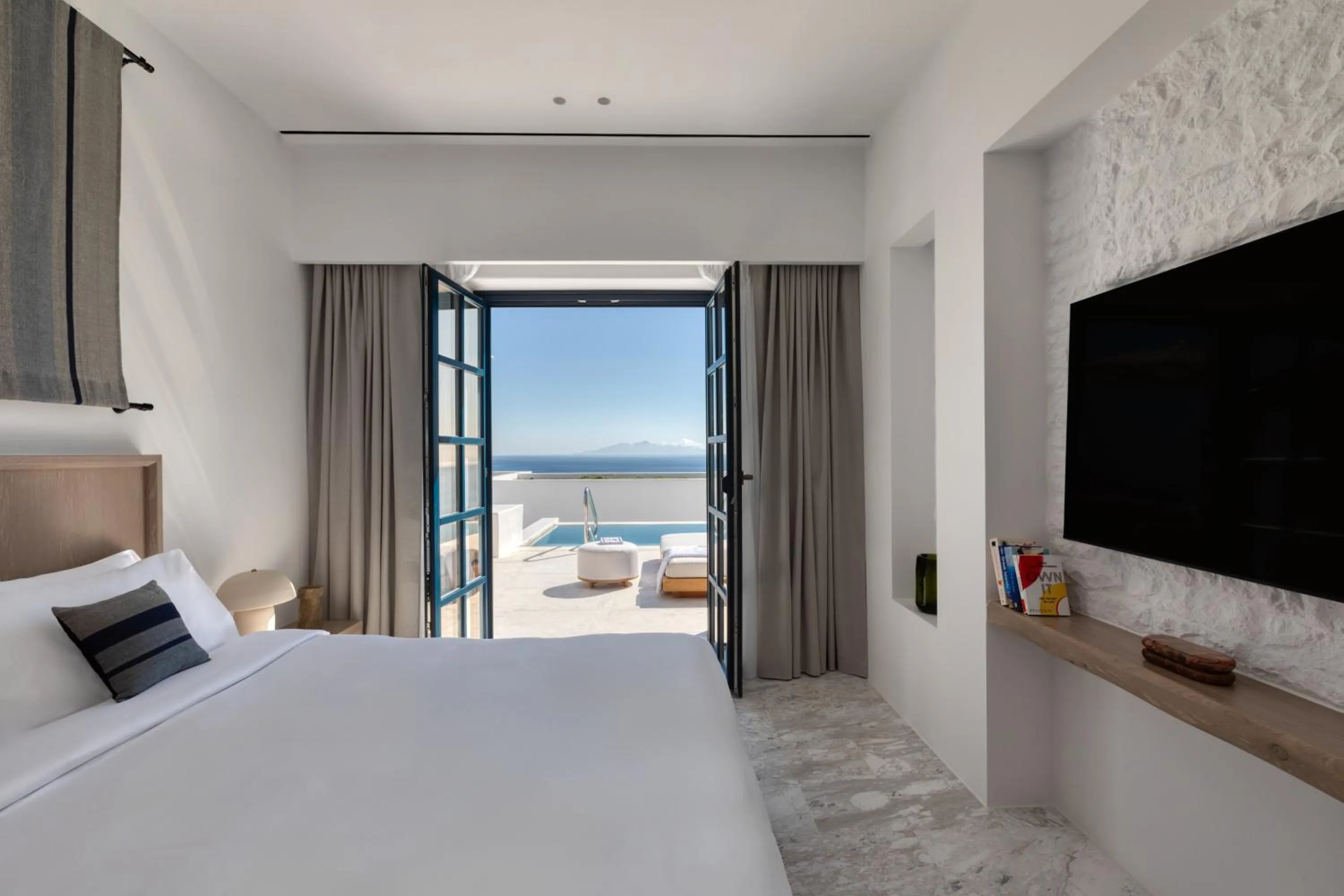 Guests, Bed in Sandblu Santorini, LXR Hotels & Resorts