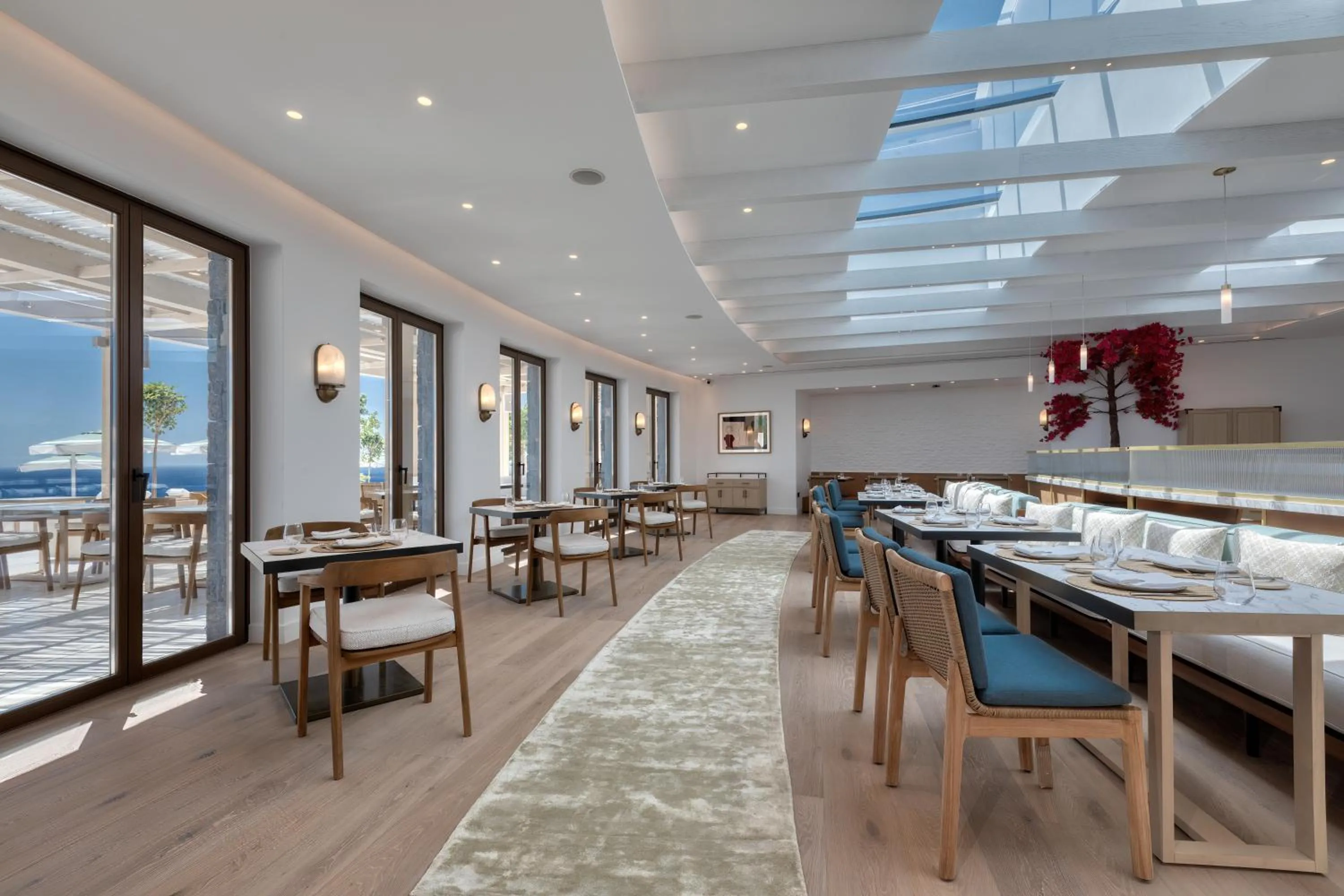 Restaurant/places to eat in Sandblu Santorini, LXR Hotels & Resorts