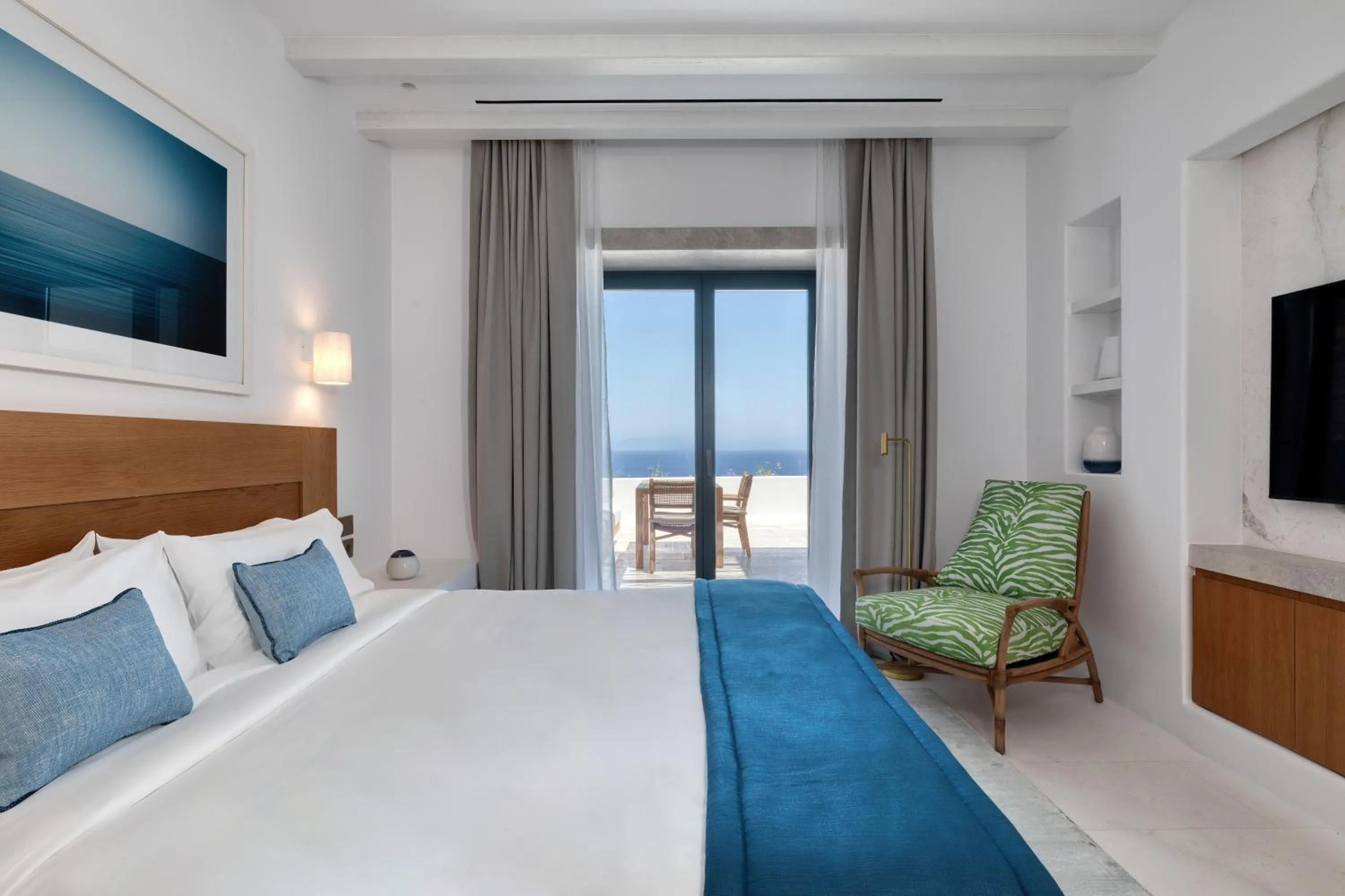Bedroom, Bed in Sandblu Santorini, LXR Hotels & Resorts