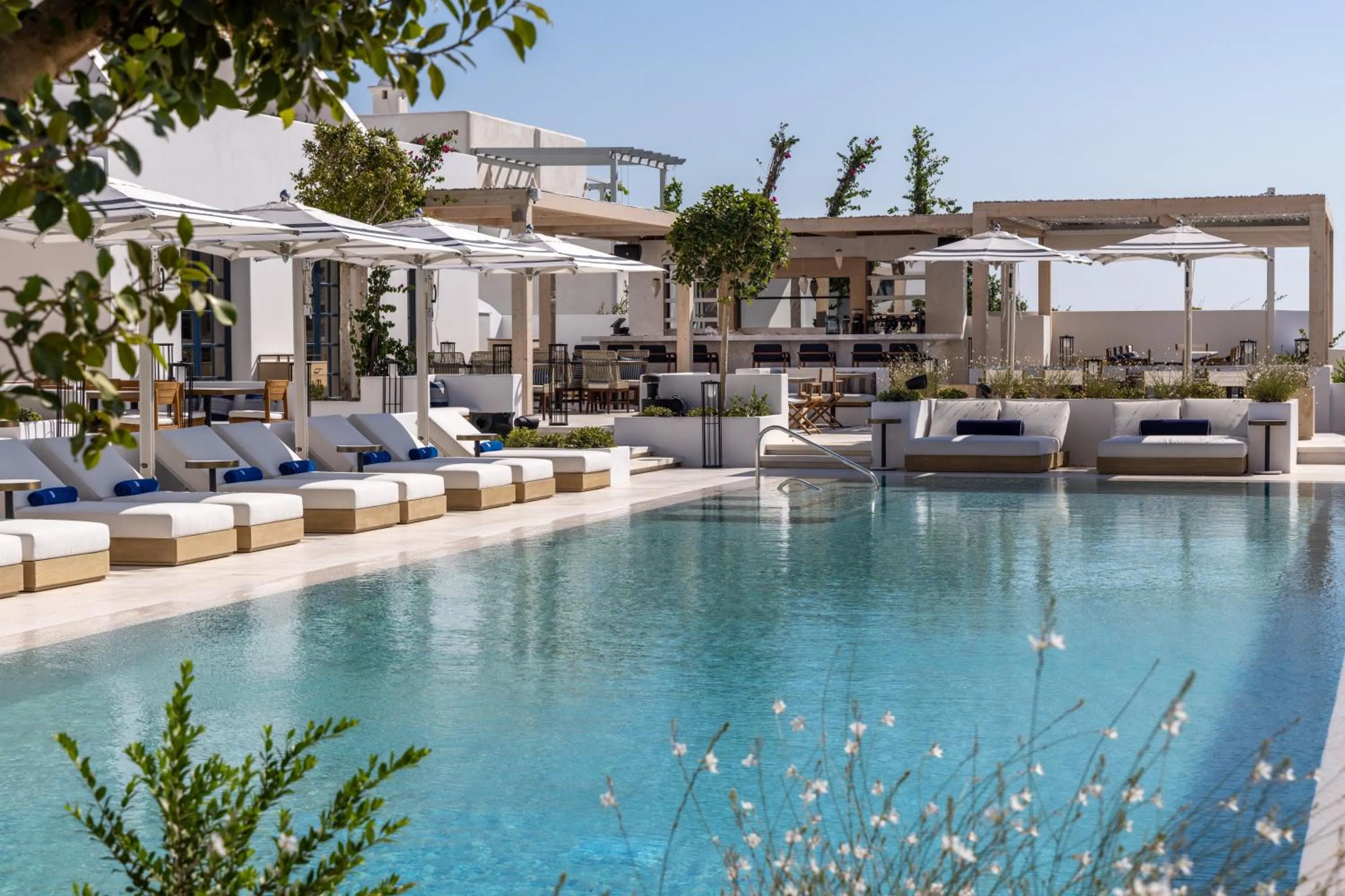 Restaurant/places to eat in Sandblu Santorini, LXR Hotels & Resorts