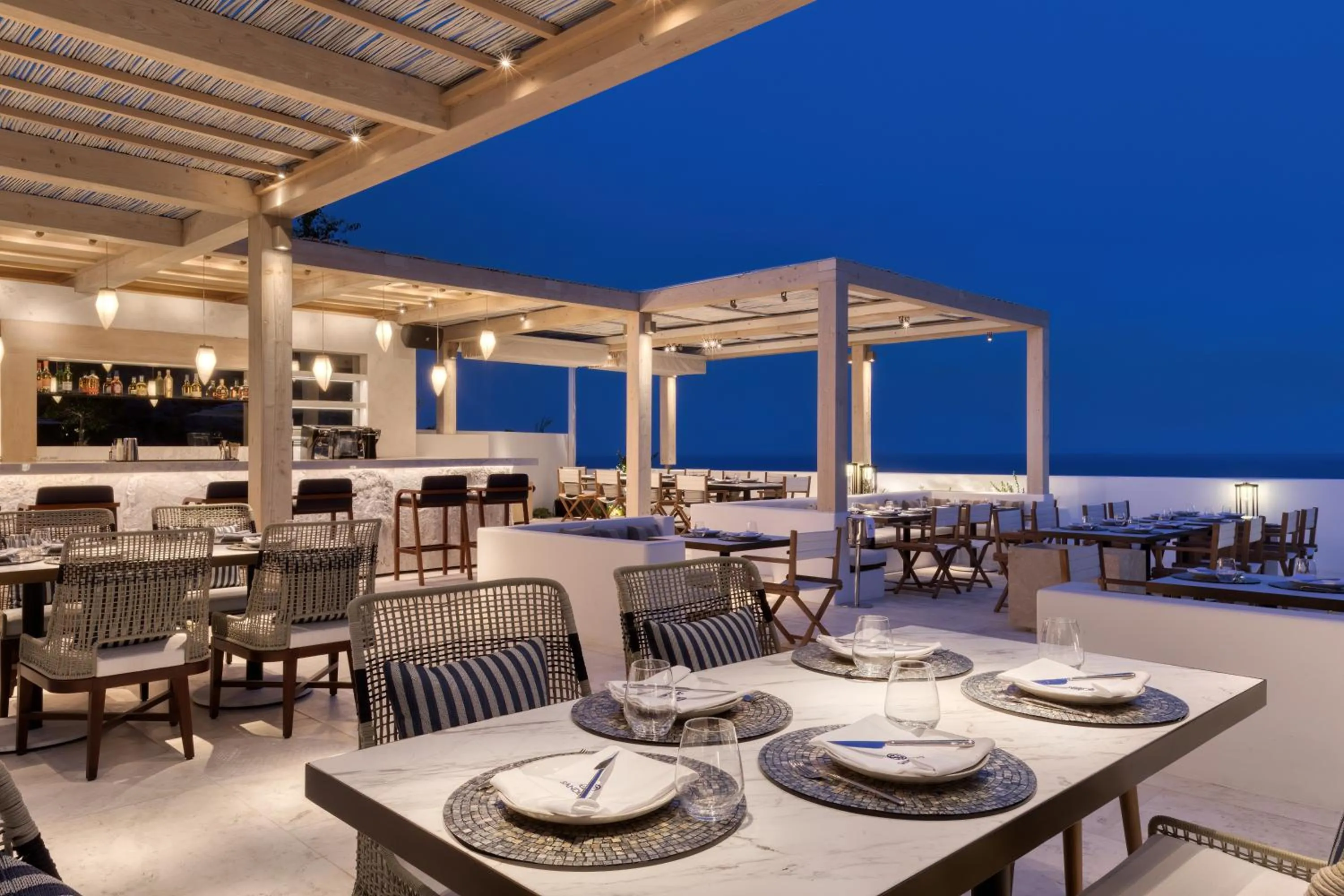 Restaurant/places to eat in Sandblu Santorini, LXR Hotels & Resorts
