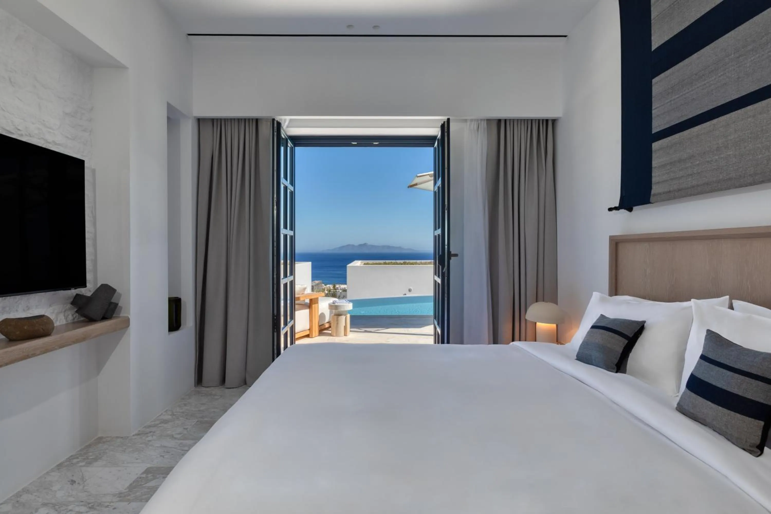 Guests, Bed in Sandblu Santorini, LXR Hotels & Resorts