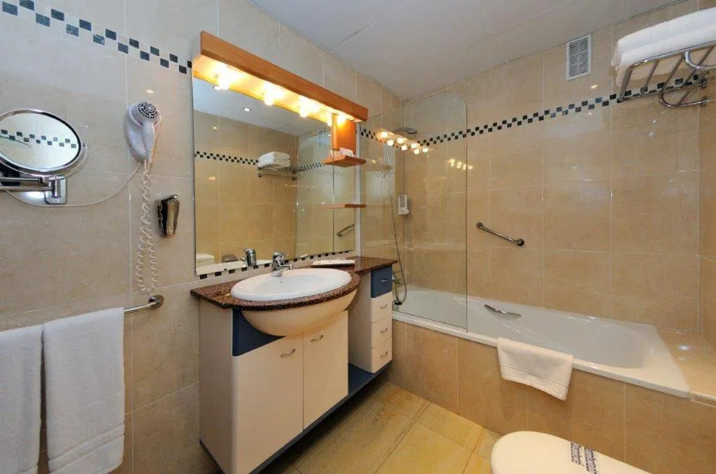 Shower in Hotel ViveMar