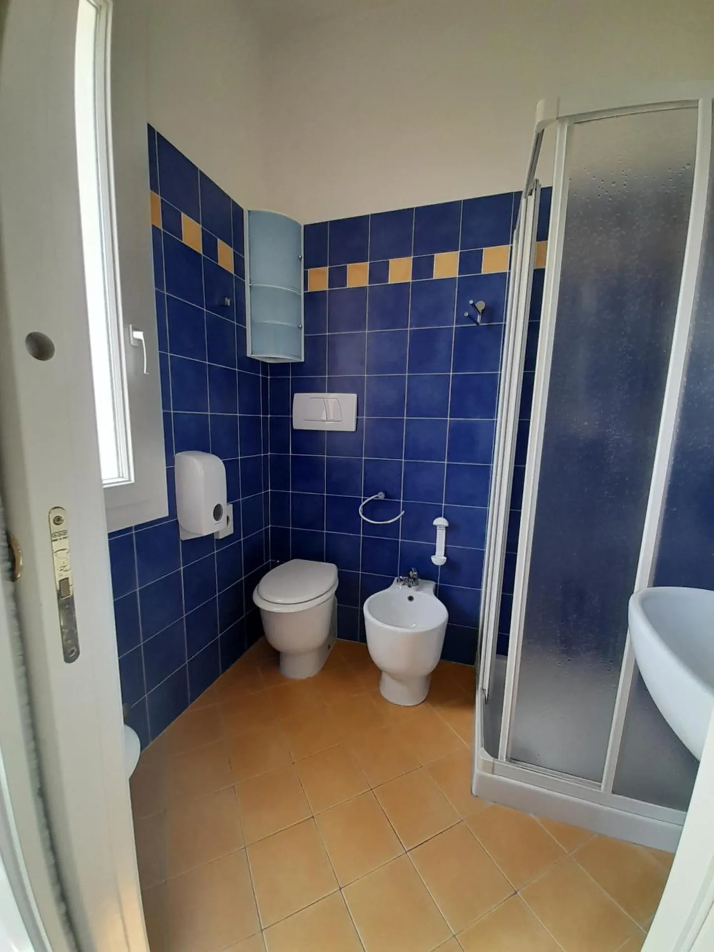 Shower in Hotel Delfino