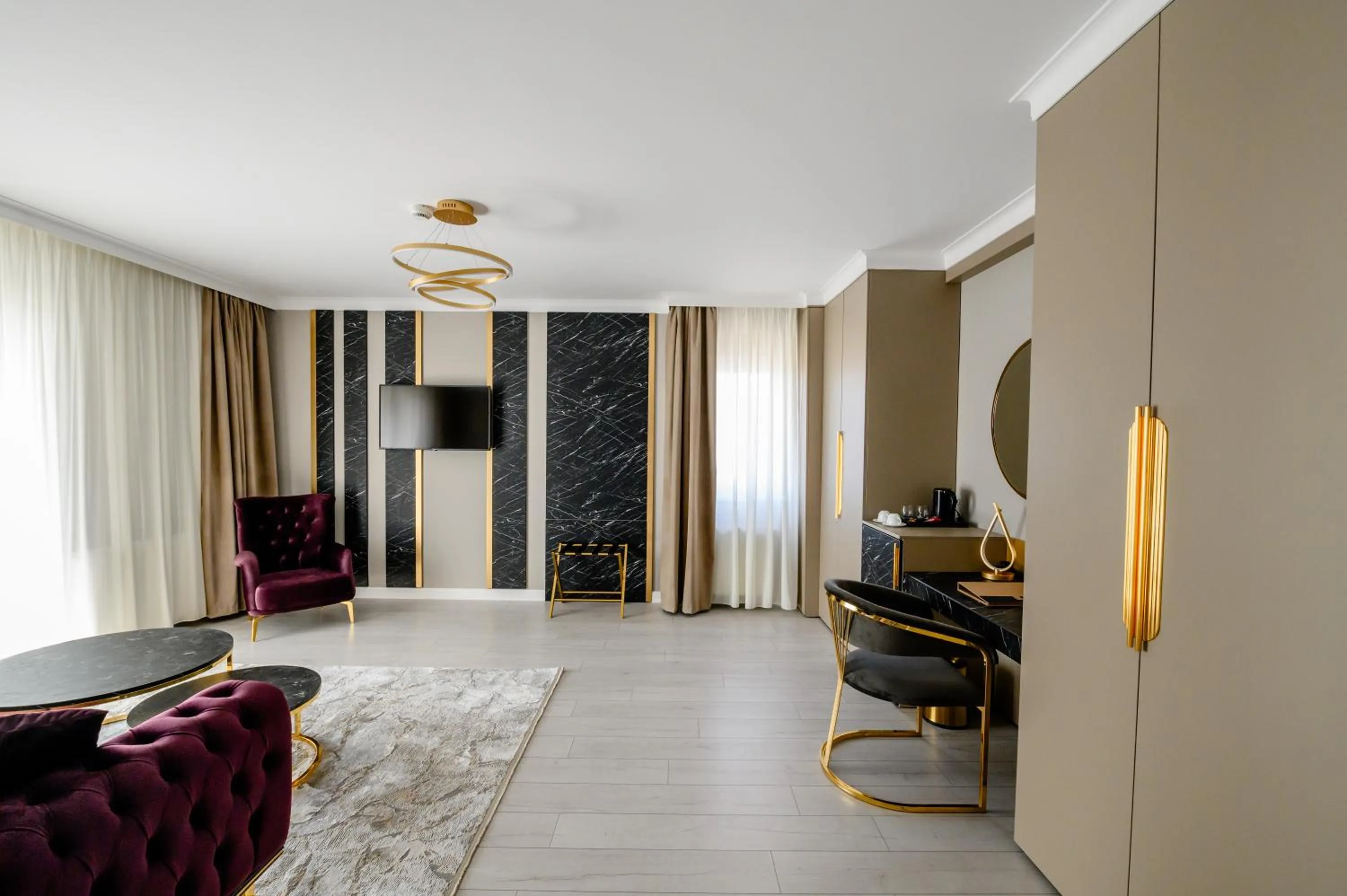 Communal lounge/ TV room in Elitte Inn & Suites