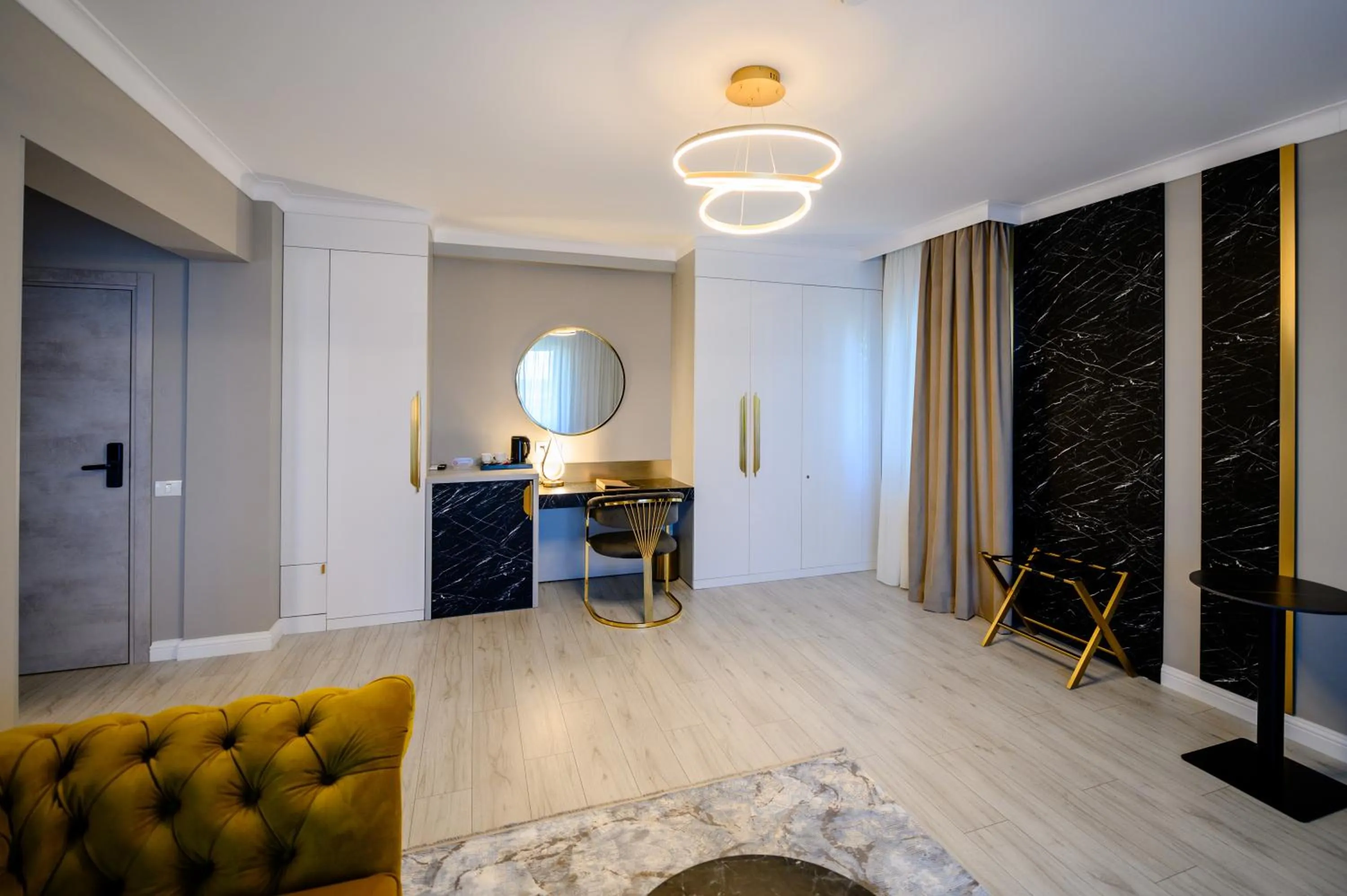 Seating area in Elitte Inn & Suites