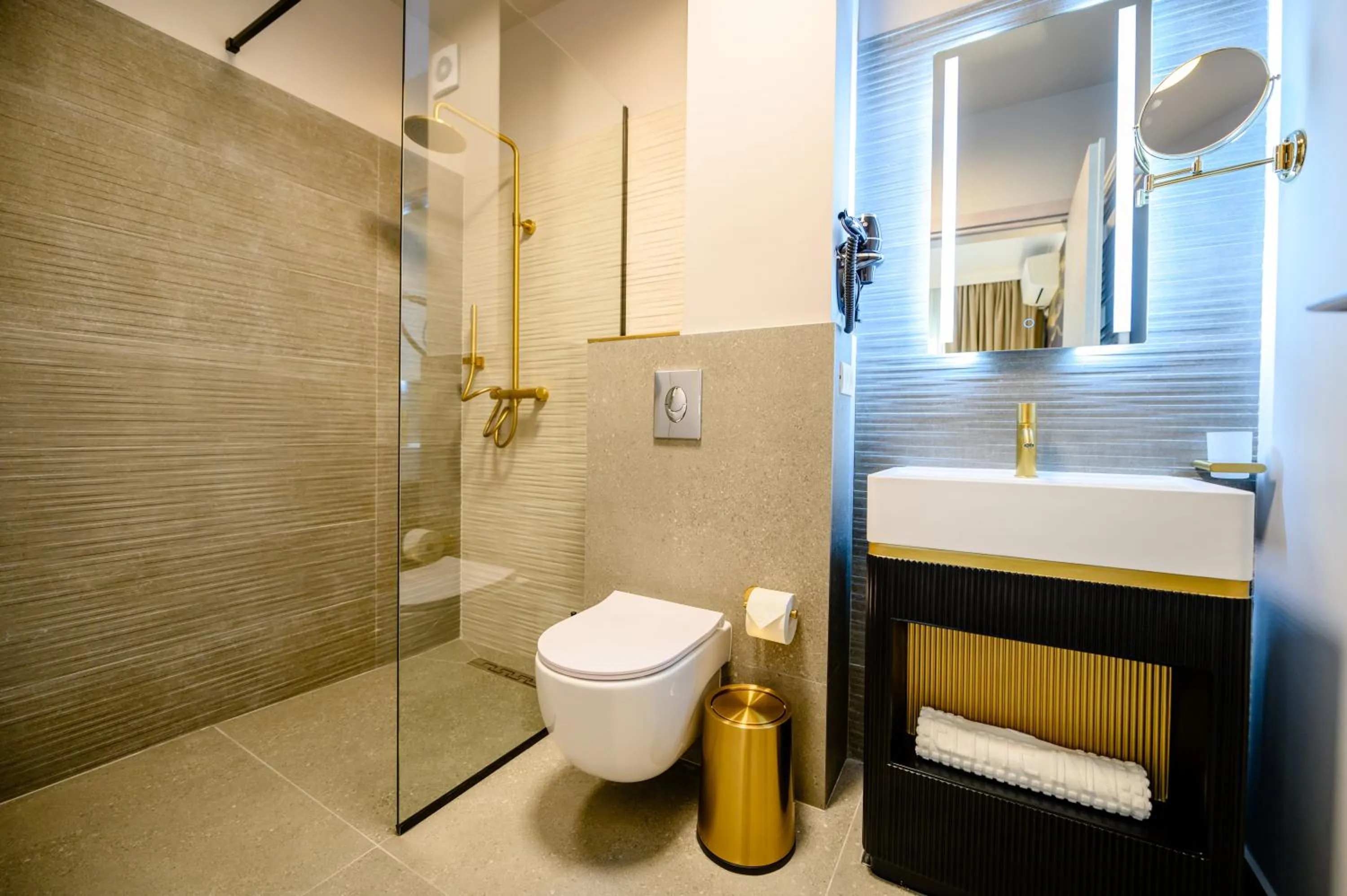 Shower in Elitte Inn & Suites