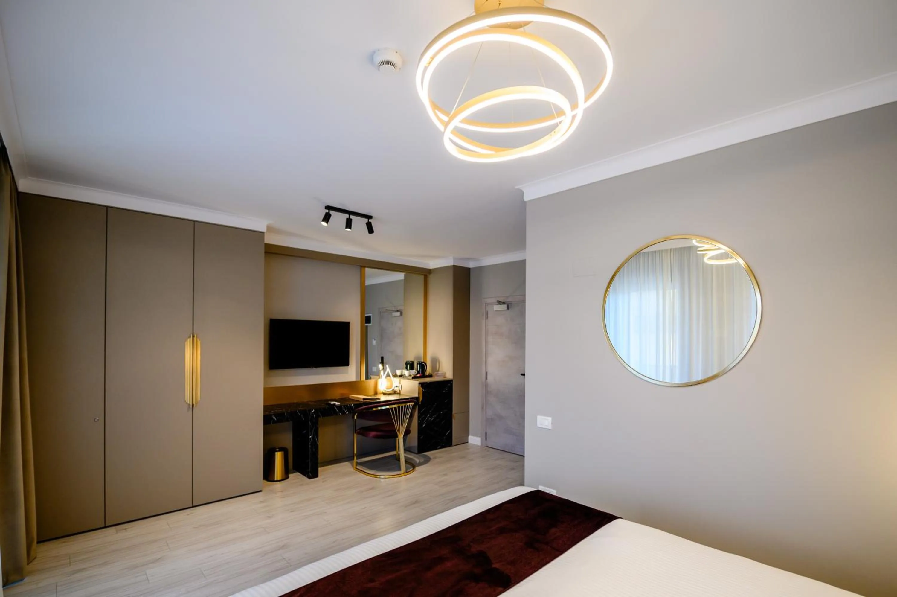 TV and multimedia, Bed in Elitte Inn & Suites