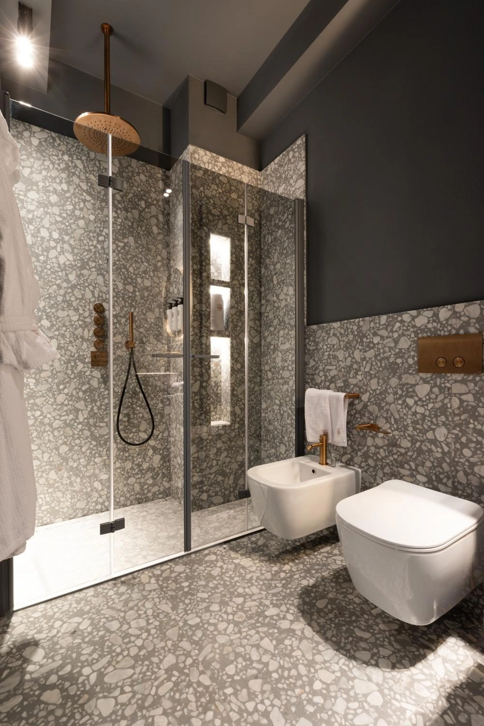 Shower in Palazzo Utini