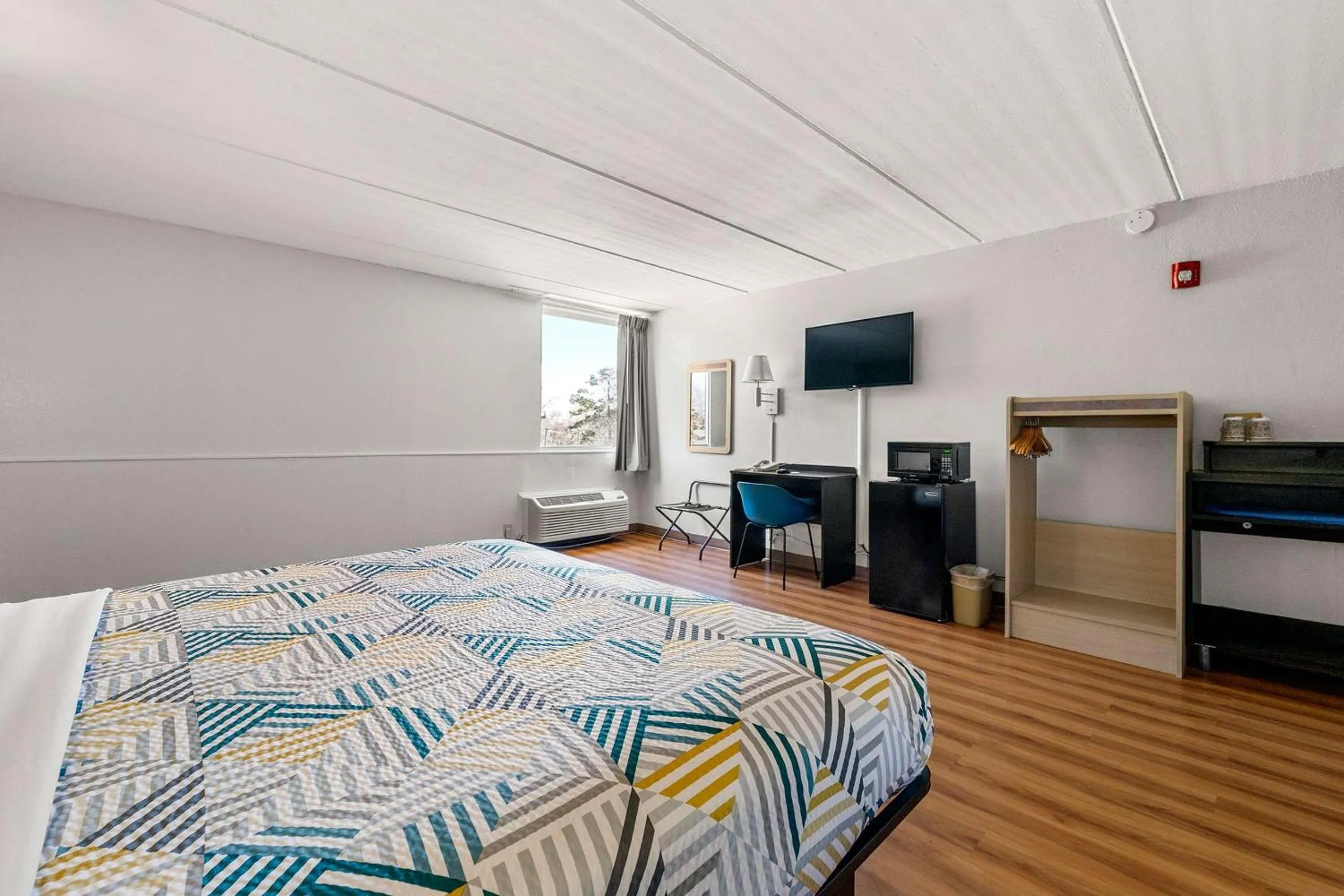 Bedroom, Bed in Motel 6-Decatur, GA