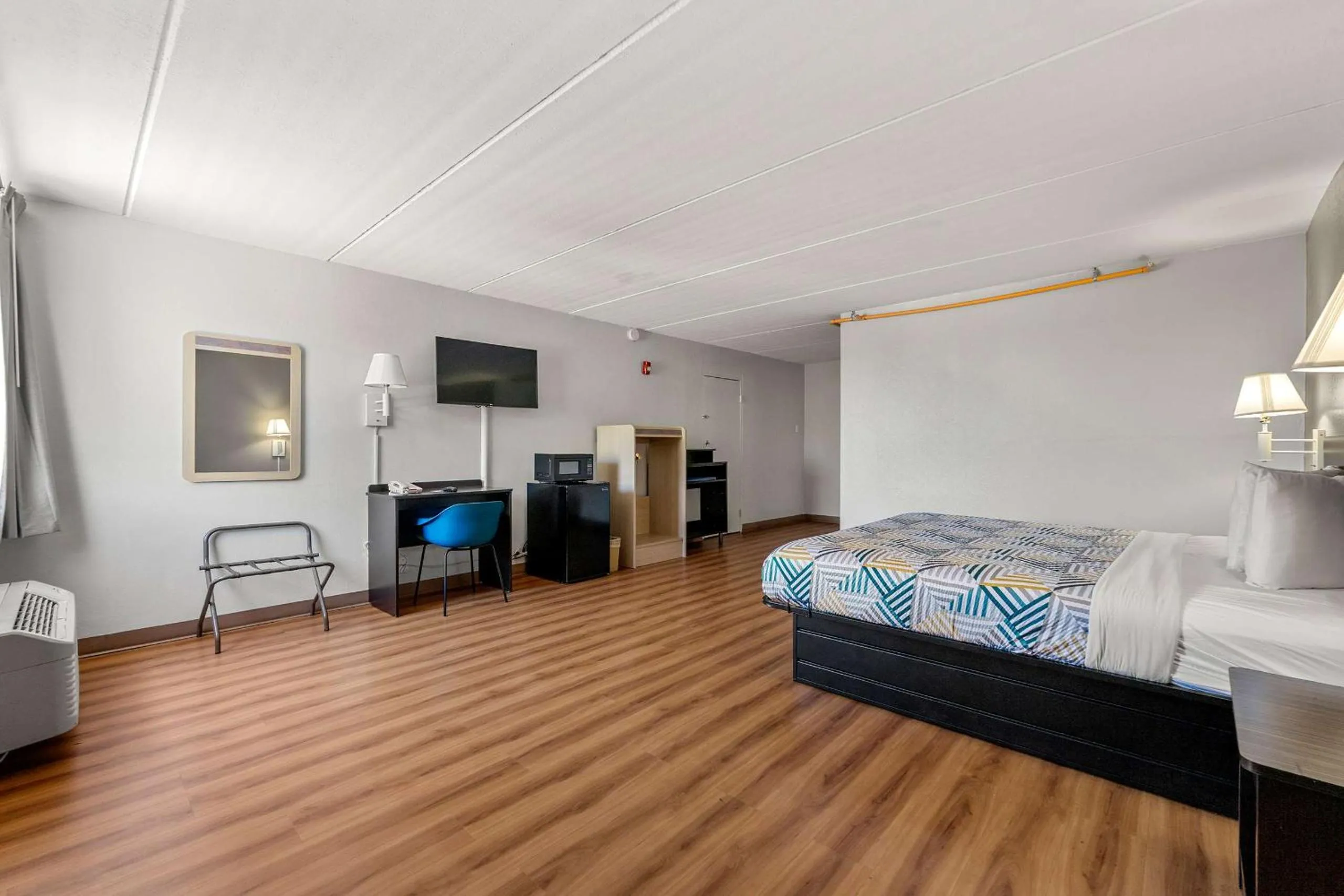 Bedroom, Bed in Motel 6-Decatur, GA